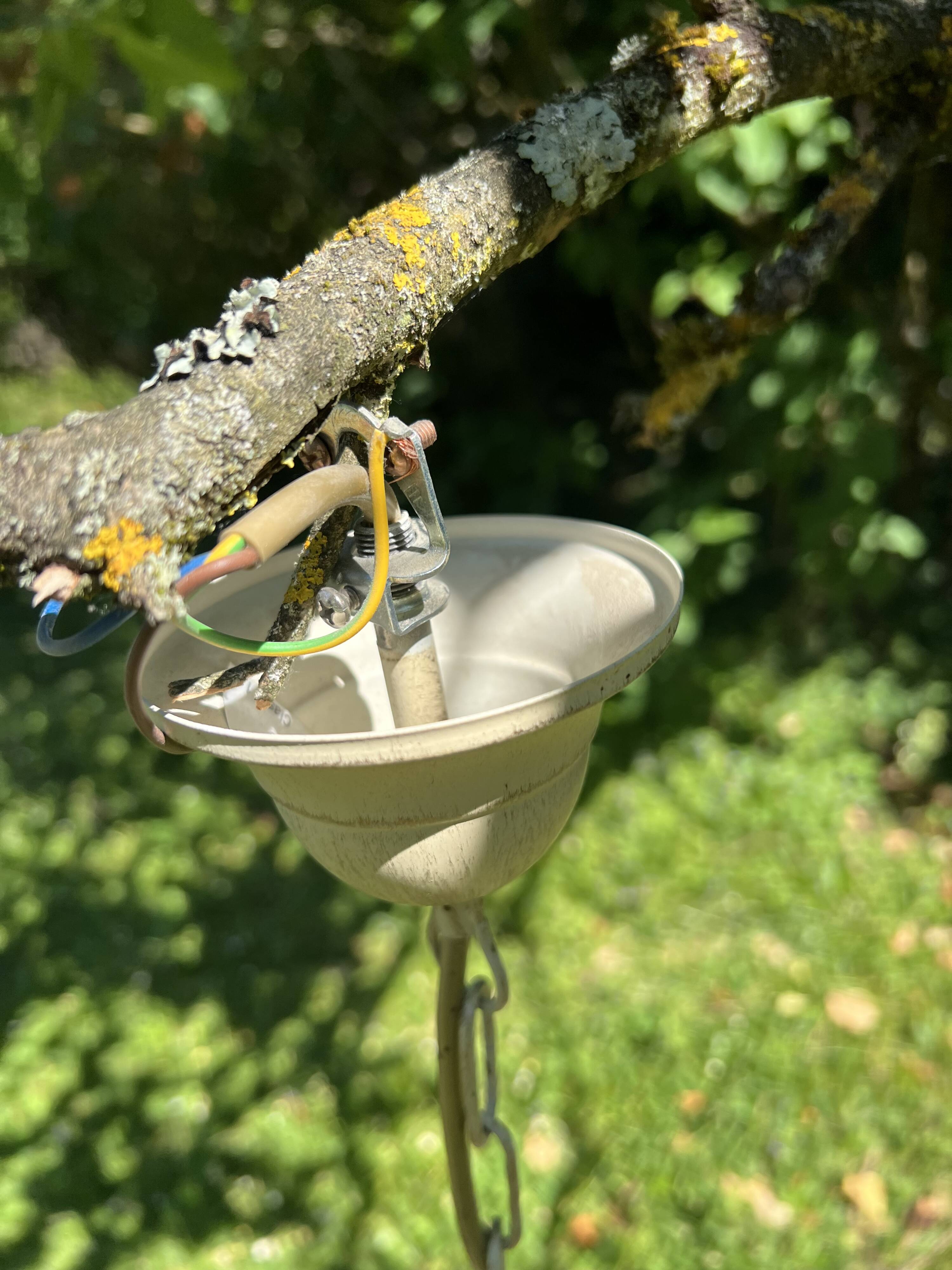 Country-style patinated metal chandelier – 5 arms – decorative foliage