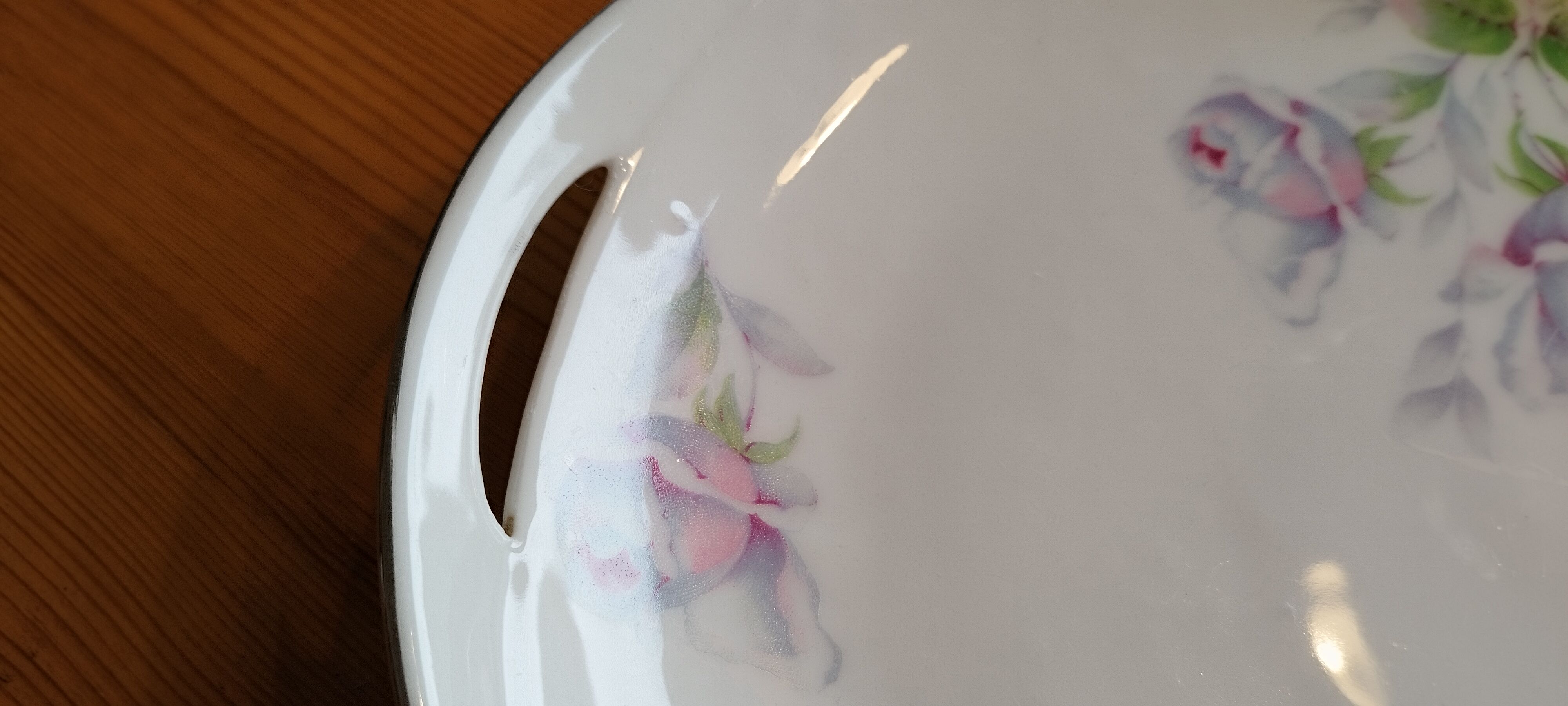 Porcelain cake dish