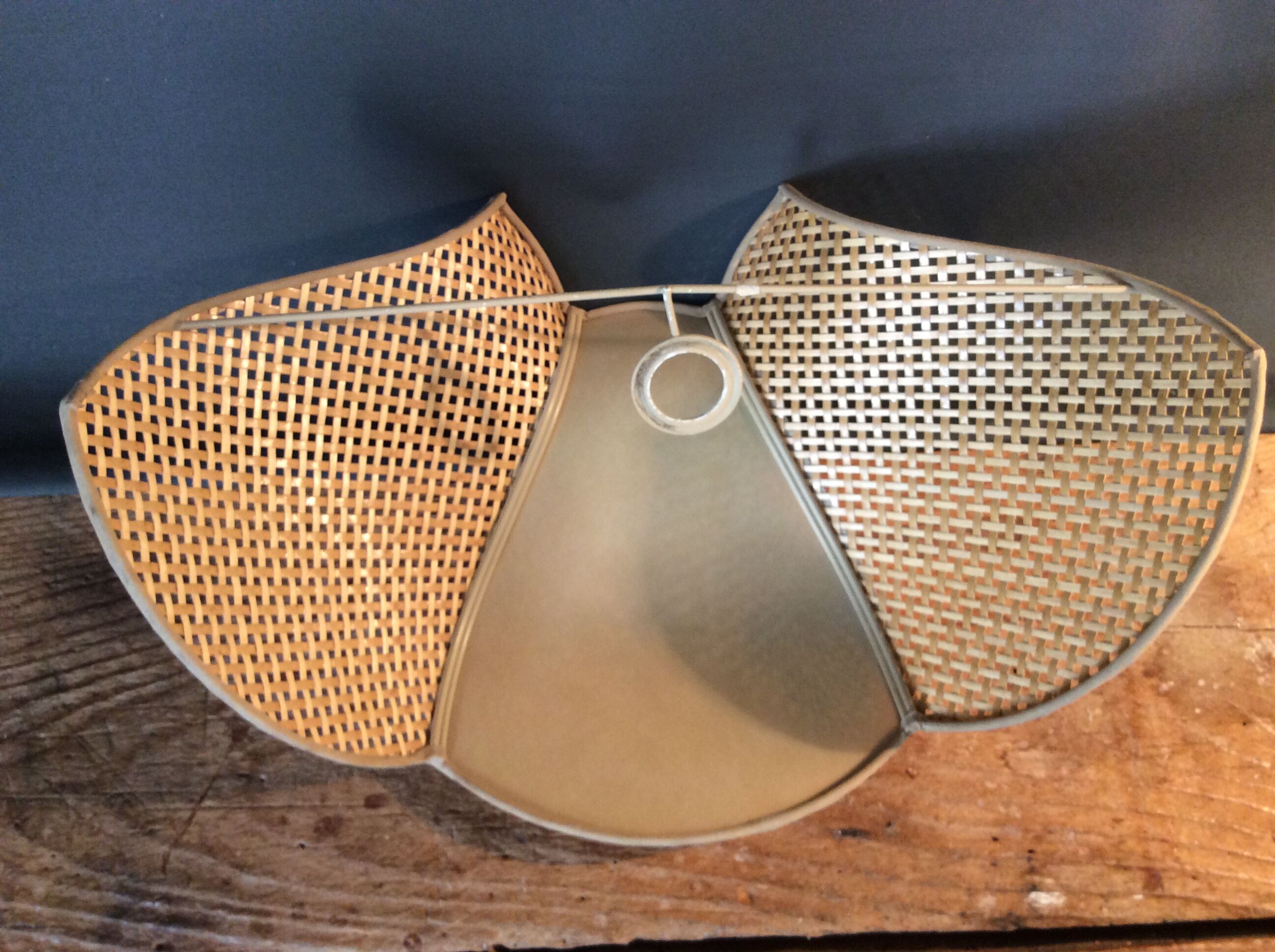 Vintage flower wall lamp