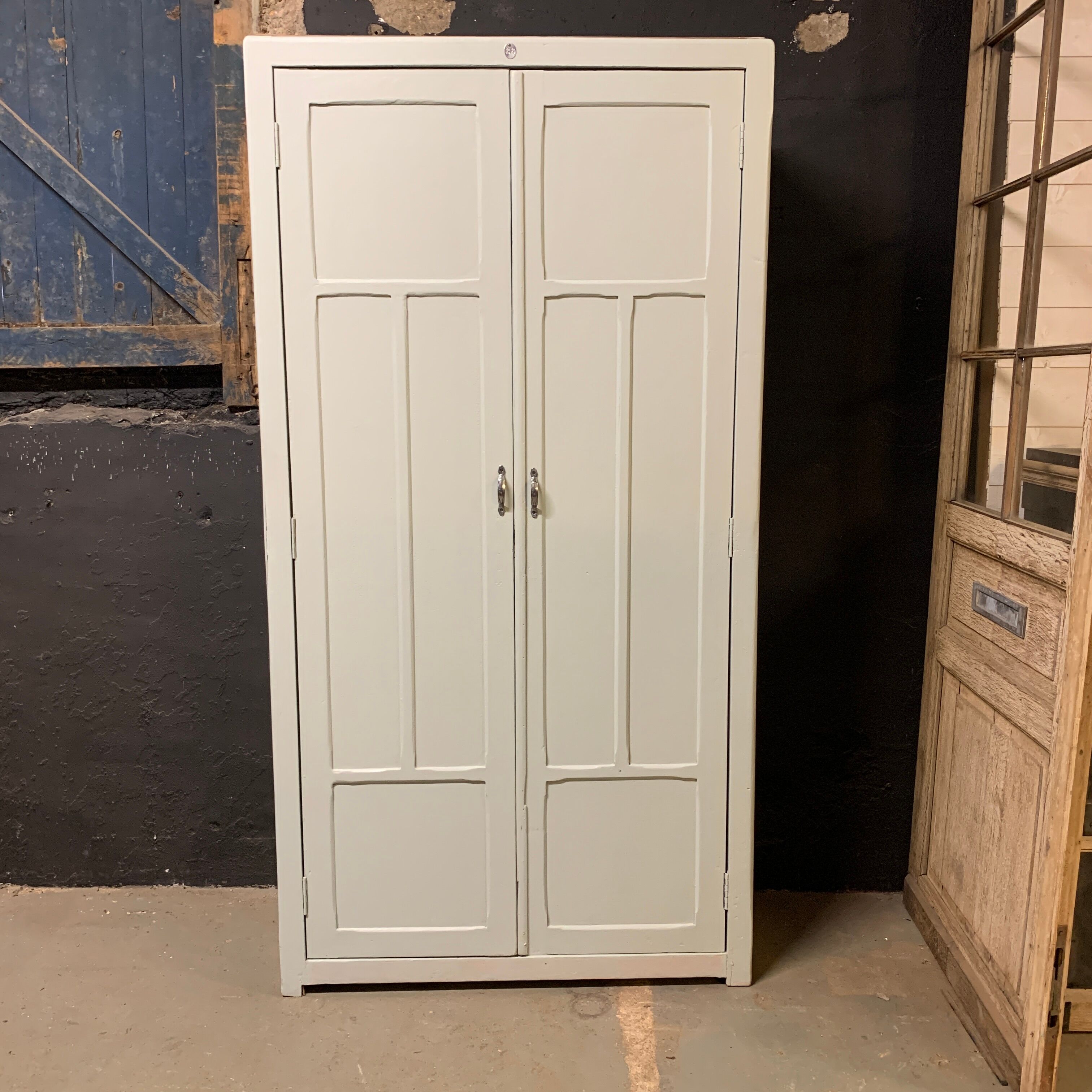 Parisian wardrobe light blue
