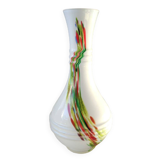 Vase en verre d Art soufflé de Murano/Opalin blanc, inclusions volutes de fumée polychromes. 28,5 x 14 cm