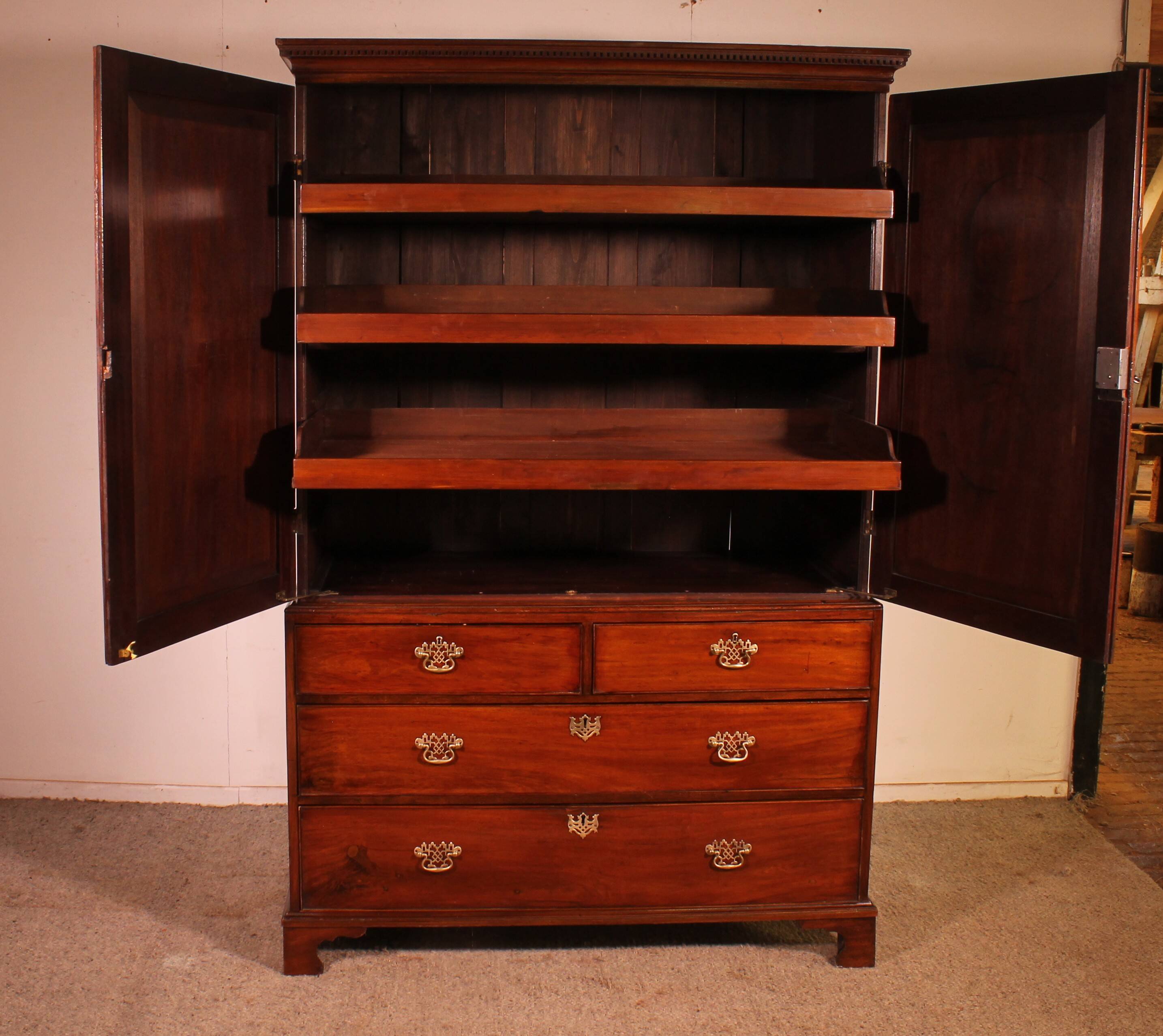 linen press en acajou du 18° siècle