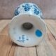 Petit vase vintage style Delft bleu blanc sur piédouche