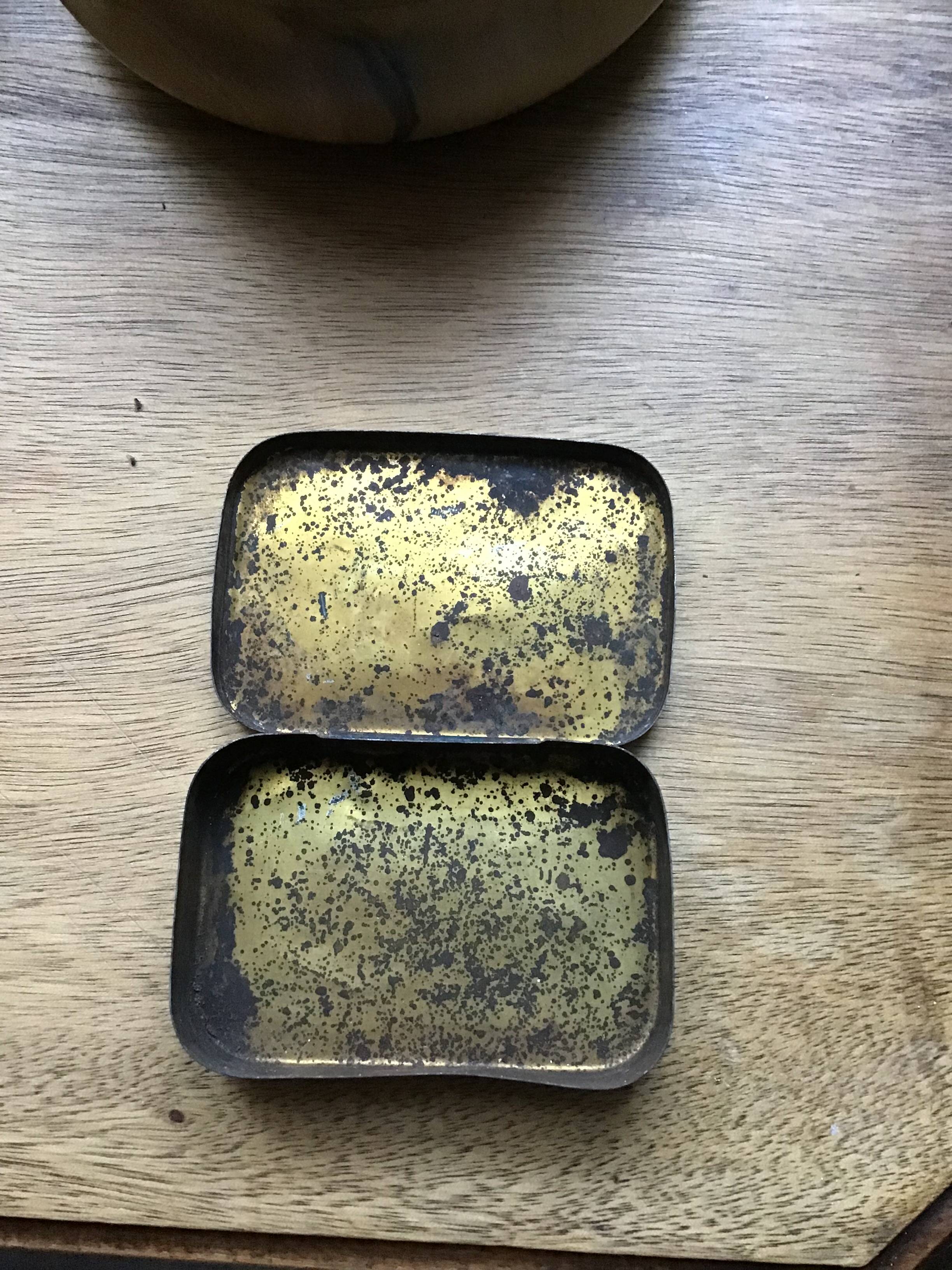 Boîte ancienne médicaments