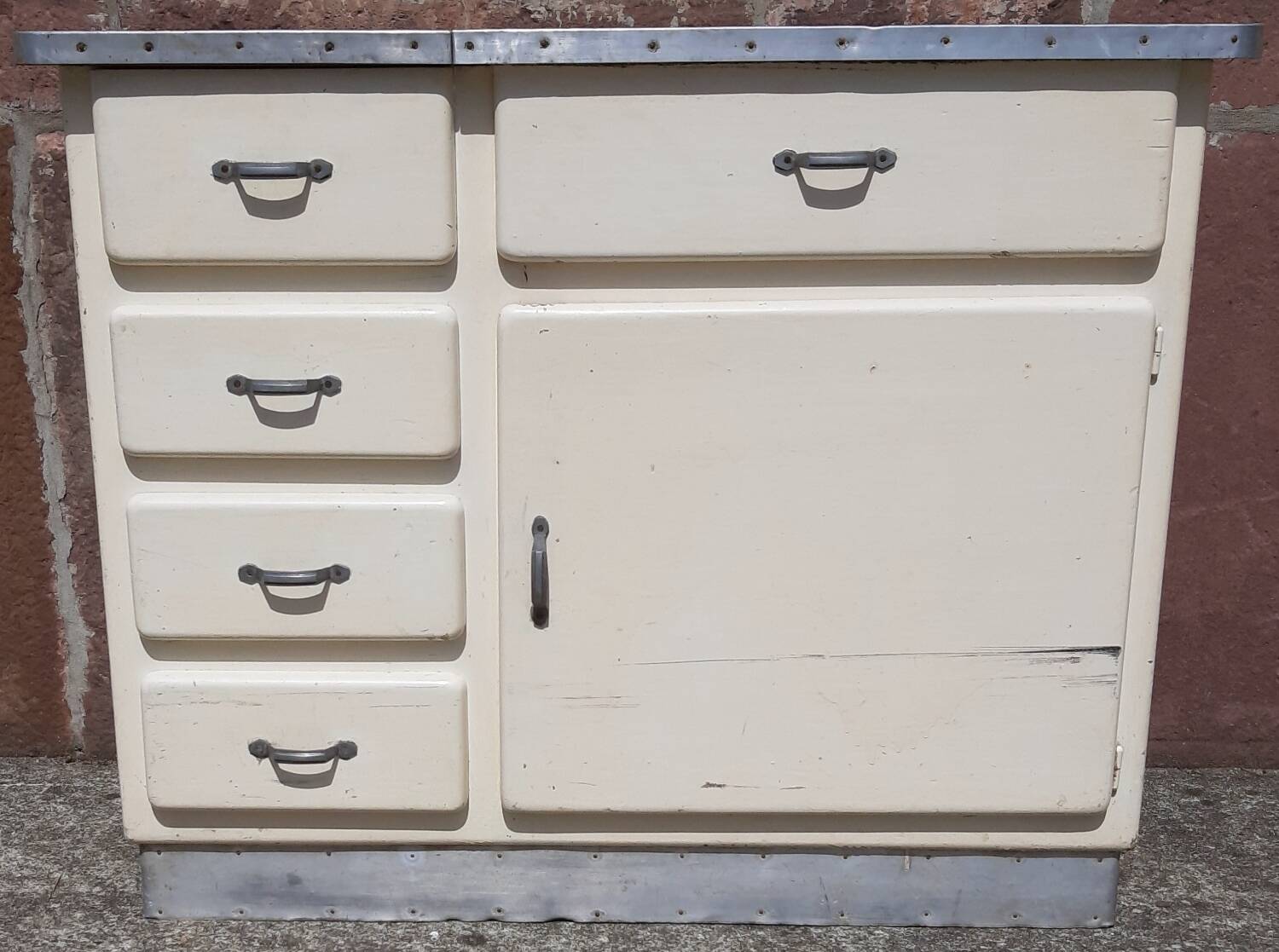 Kitchen buffet (1950s)
