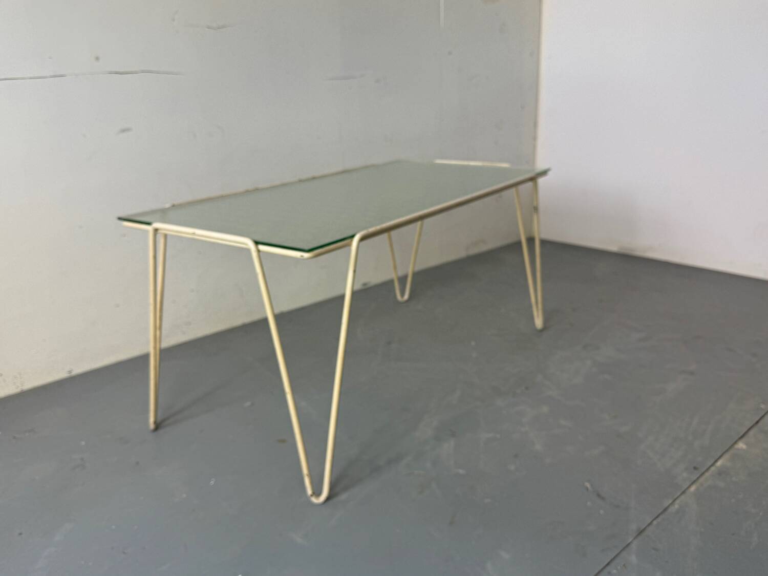 Table basse moderne vintage avec pieds en épingle à cheveux, années 1950