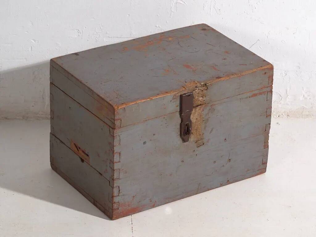 Small antique chest with grey patina (c.1920) #12