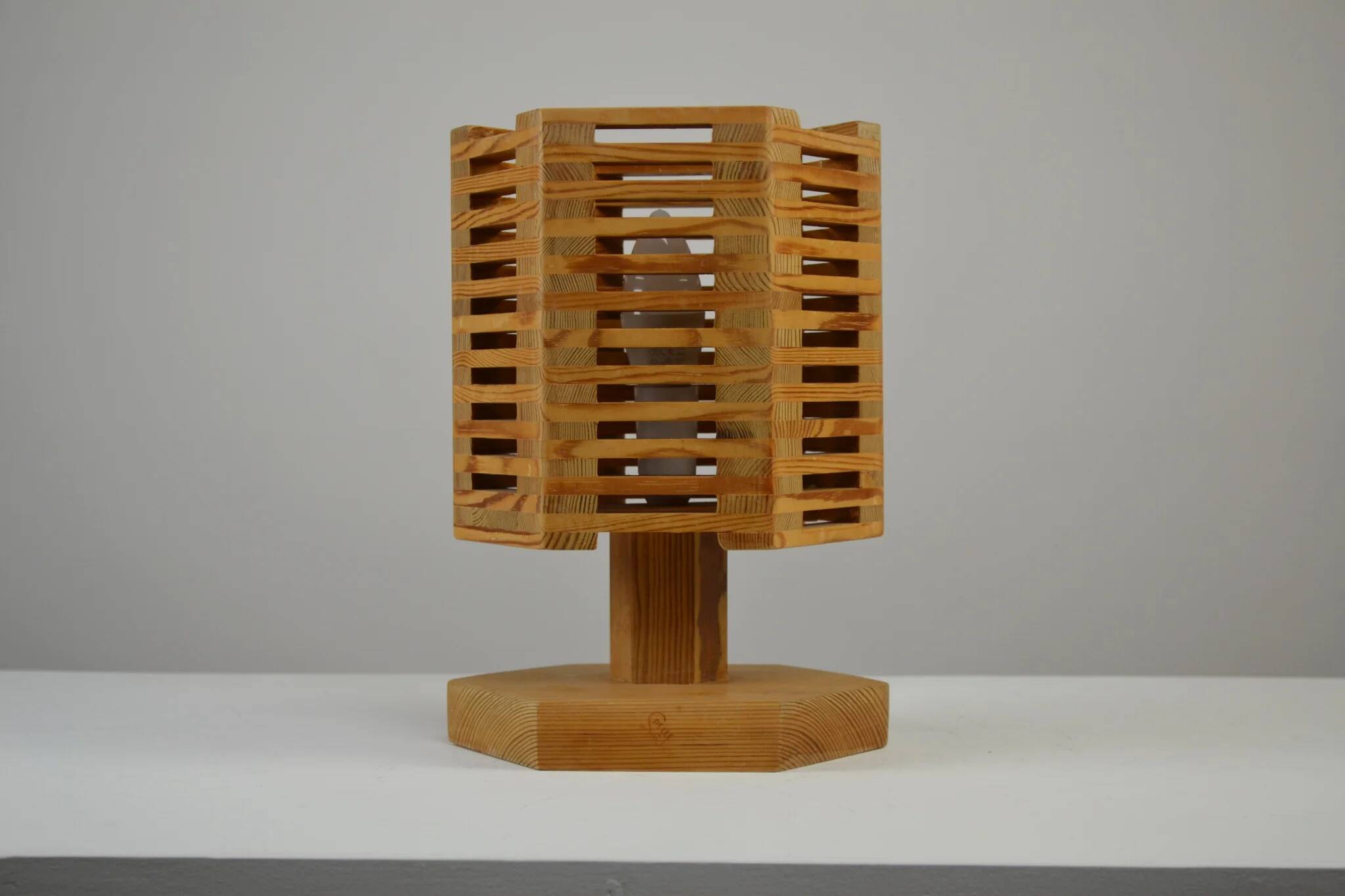Pine table lamp by Pelle Snickare, Sweden, 1970s