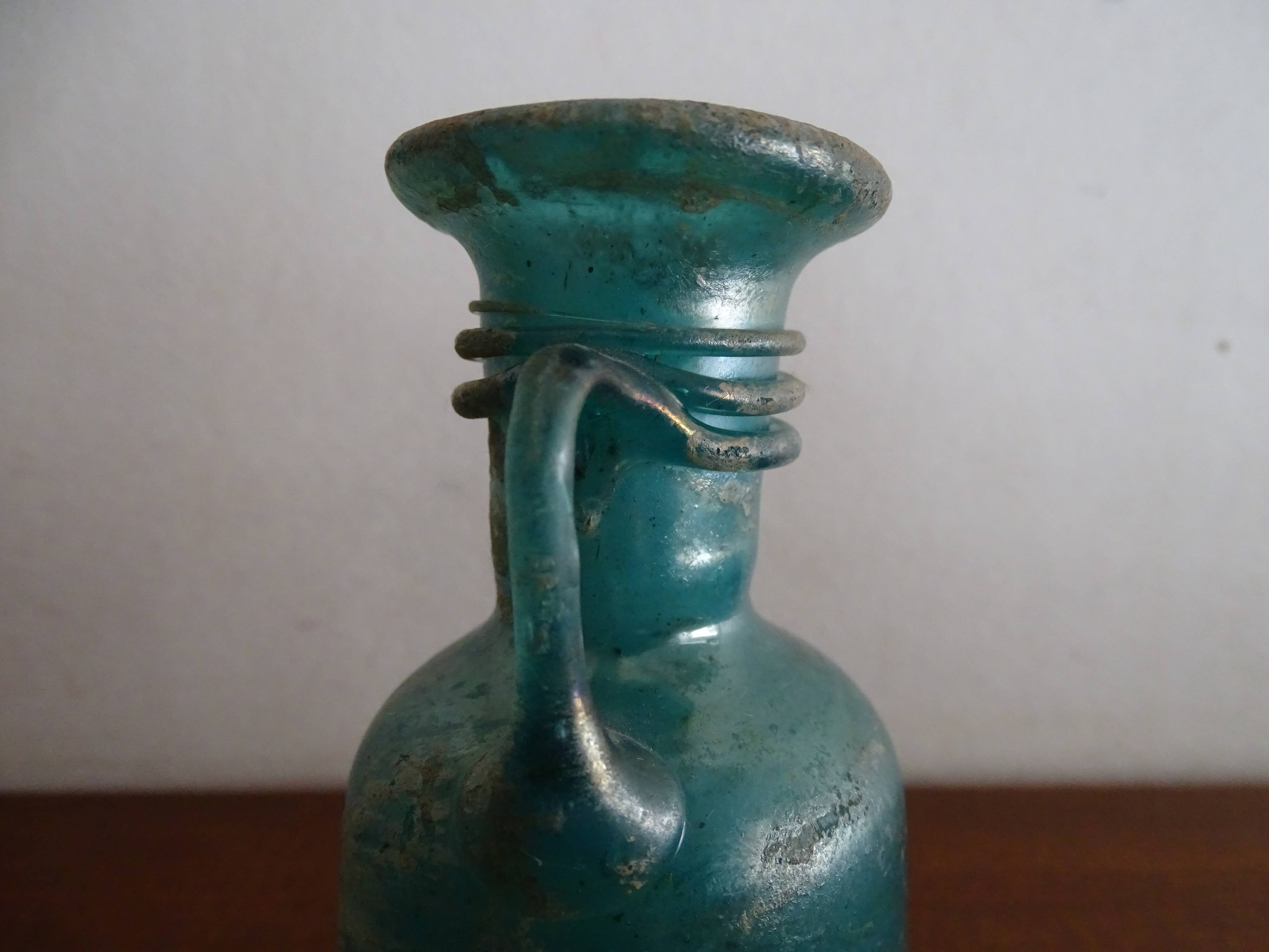 Ancient balsamaire Gallo Roman style iridescent glass paste