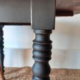 Round table with flaps