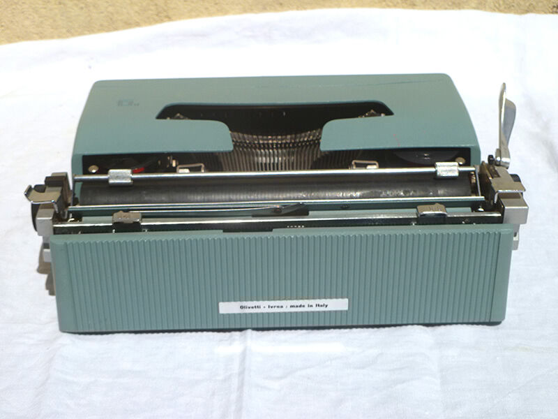 Olivetti Lettera 32 typewriter