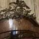 Display cabinet in Louis XV style from the late 19th century in painted wood.