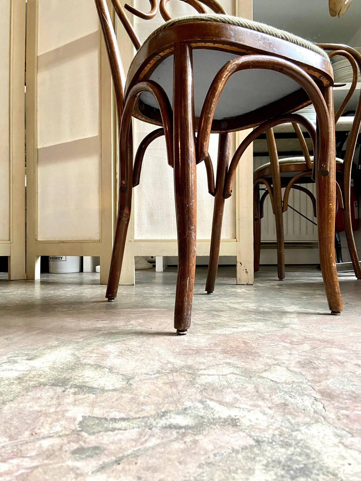 Heart bistro chair in beech and green wool