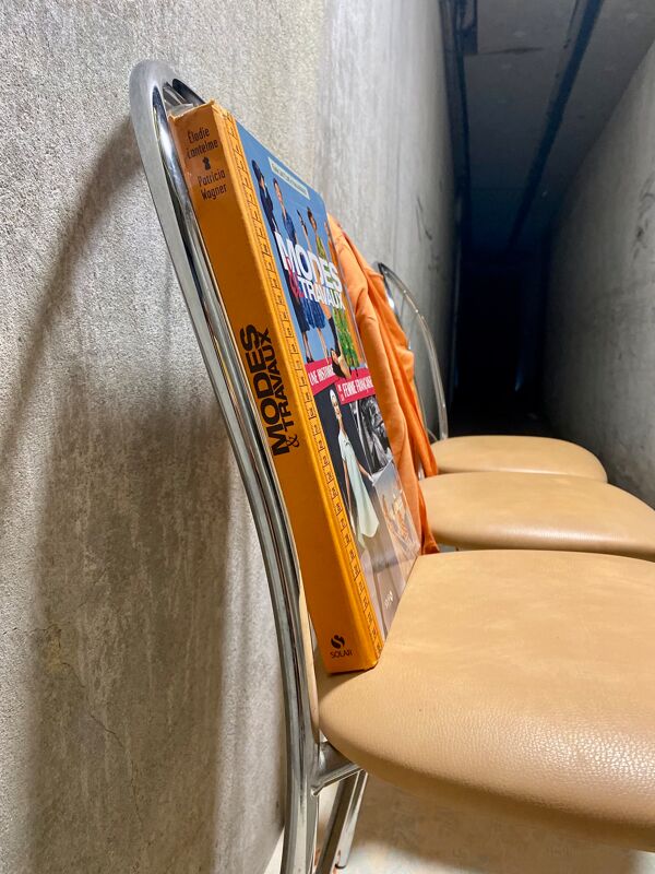 3 chaises vintages 80