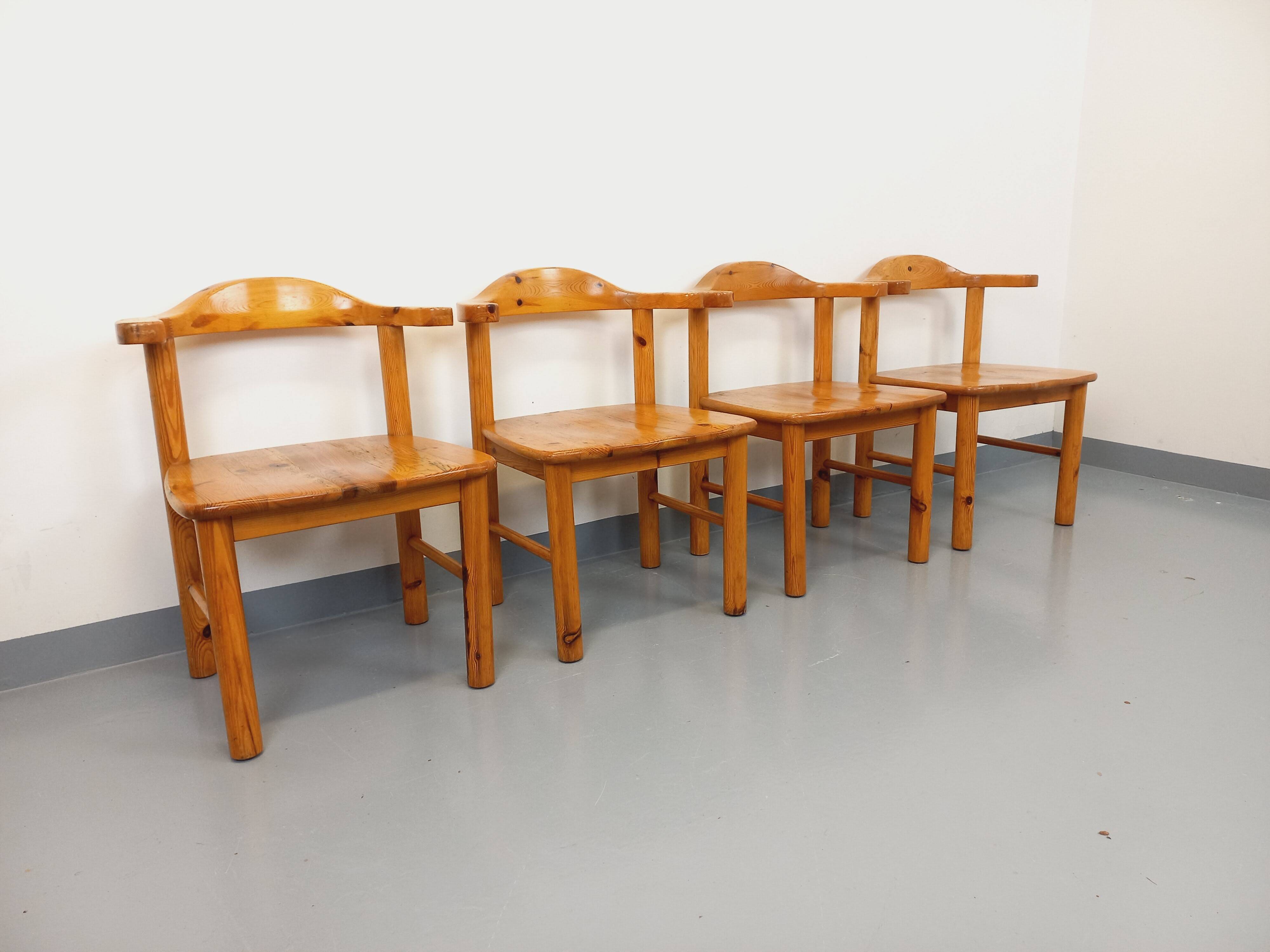 Set of 4 armchairs in pine from the 60s and 70s