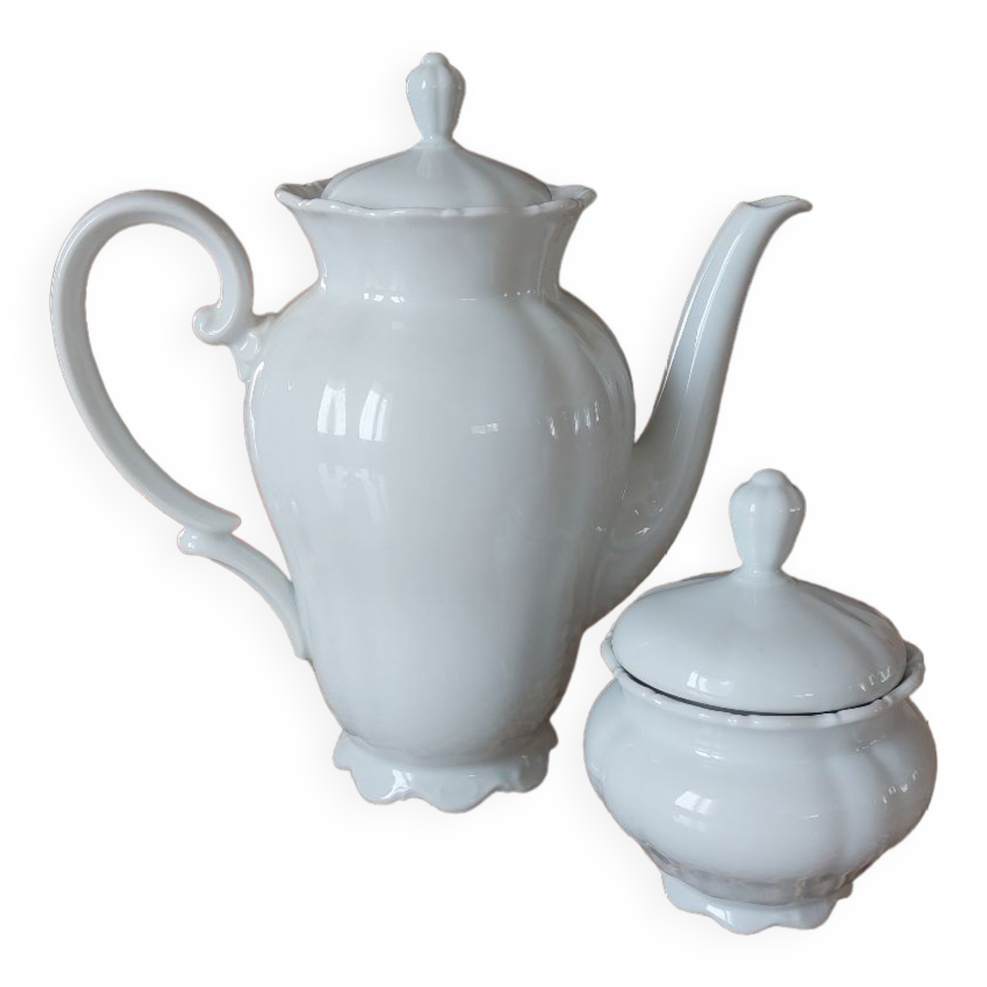 Porcelain teapot and sweetener