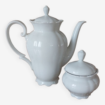 Porcelain teapot and sweetener