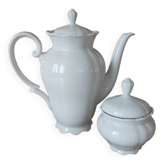 Porcelain teapot and sweetener