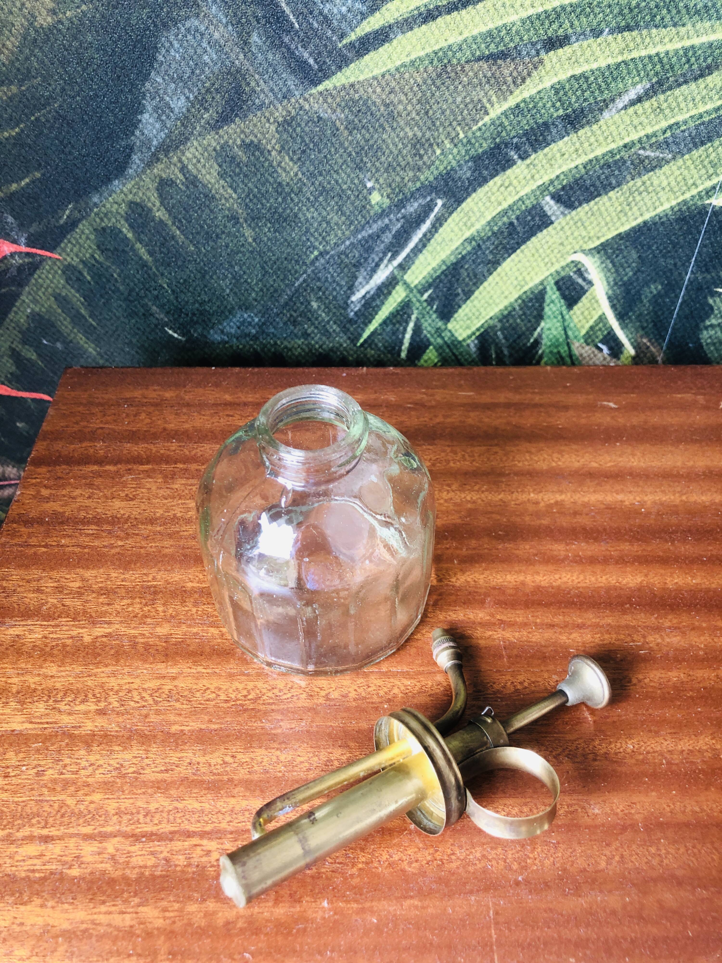 Vegetable vaporizer made of glass and brass