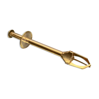 Silver metal crab type sugar clamp