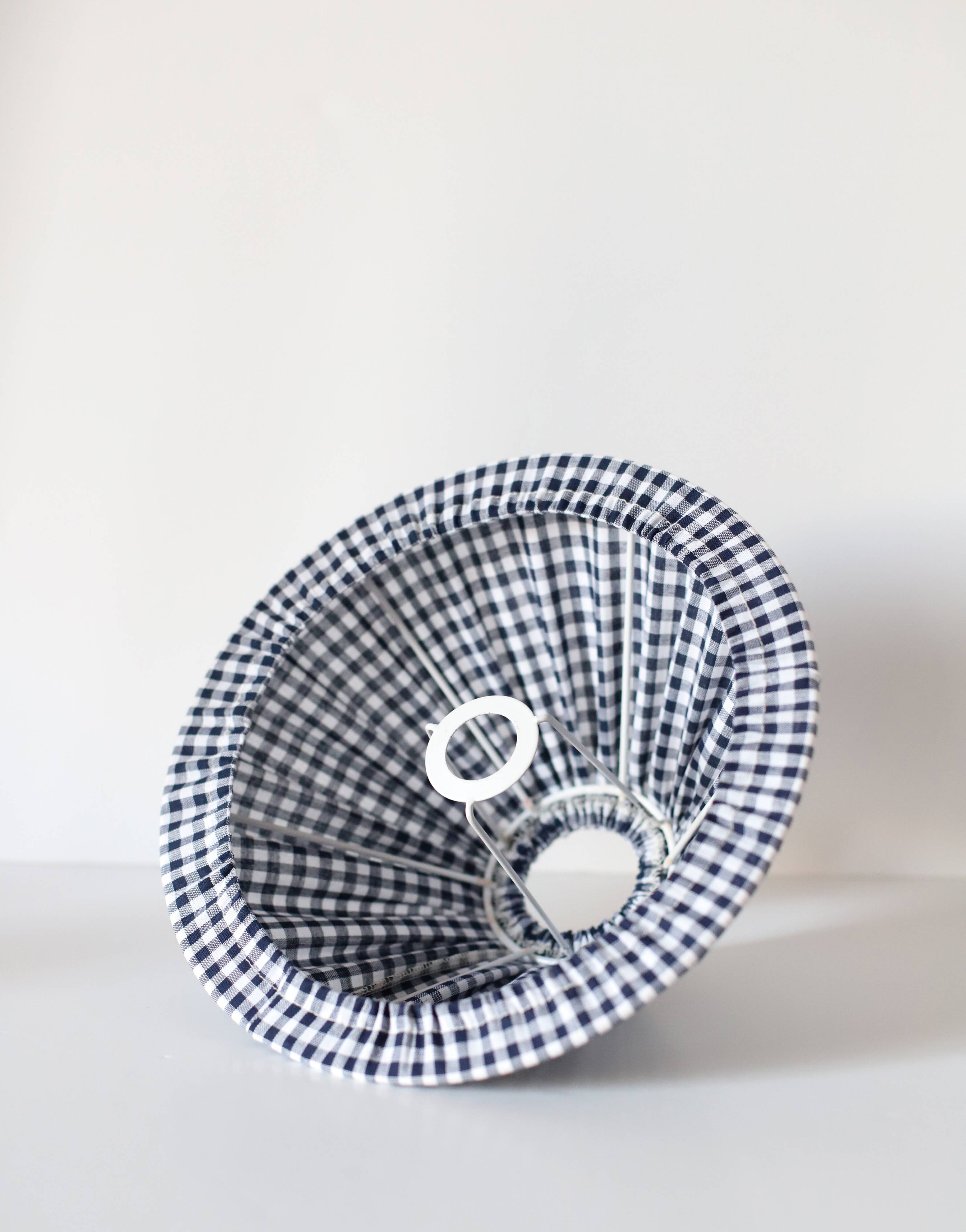 Table lamp with a base in Alsatian stoneware and a pleated gingham lampshade