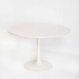 Vintage round table with tulip foot by Maurice Burke for Arkana. Aluminum + lacquered wood. United Kingdom, 60
