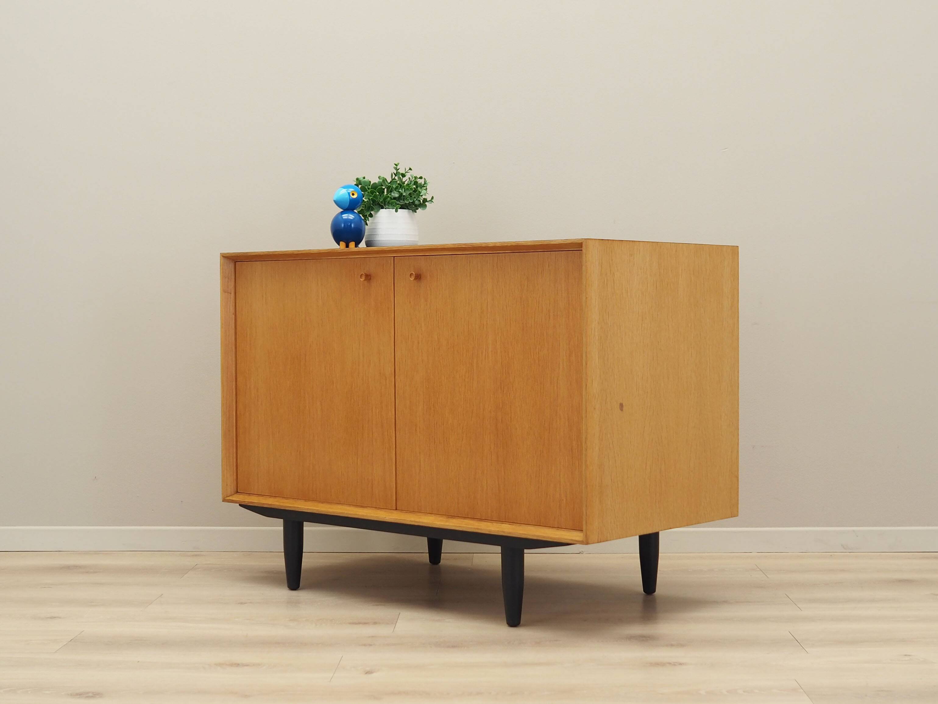 Buffet en frêne, design suédois, années 1970, production : Suède