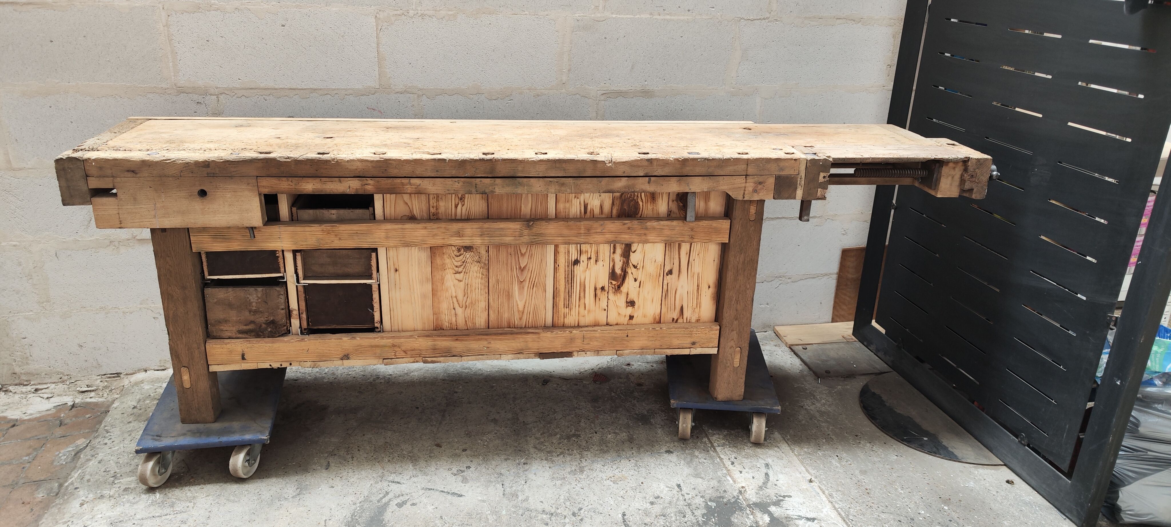 Carpenter's workbench