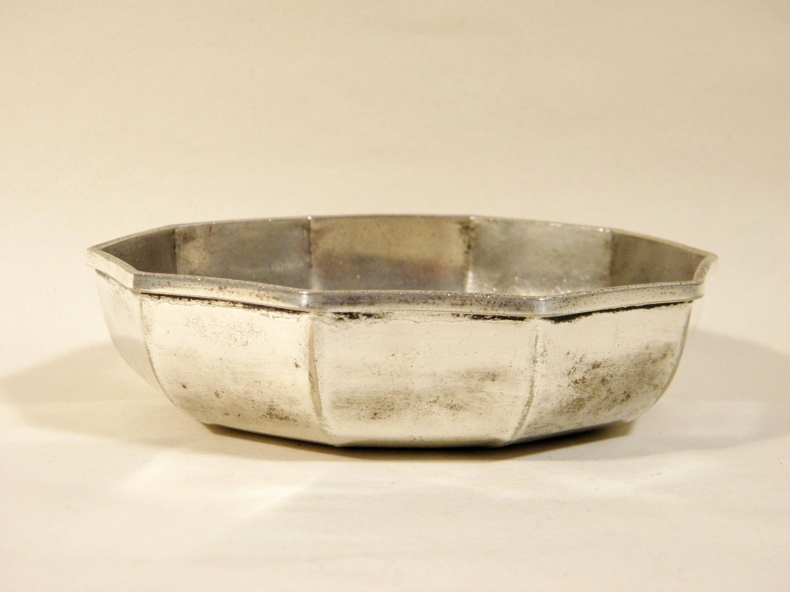 Silver empty-pocket cup