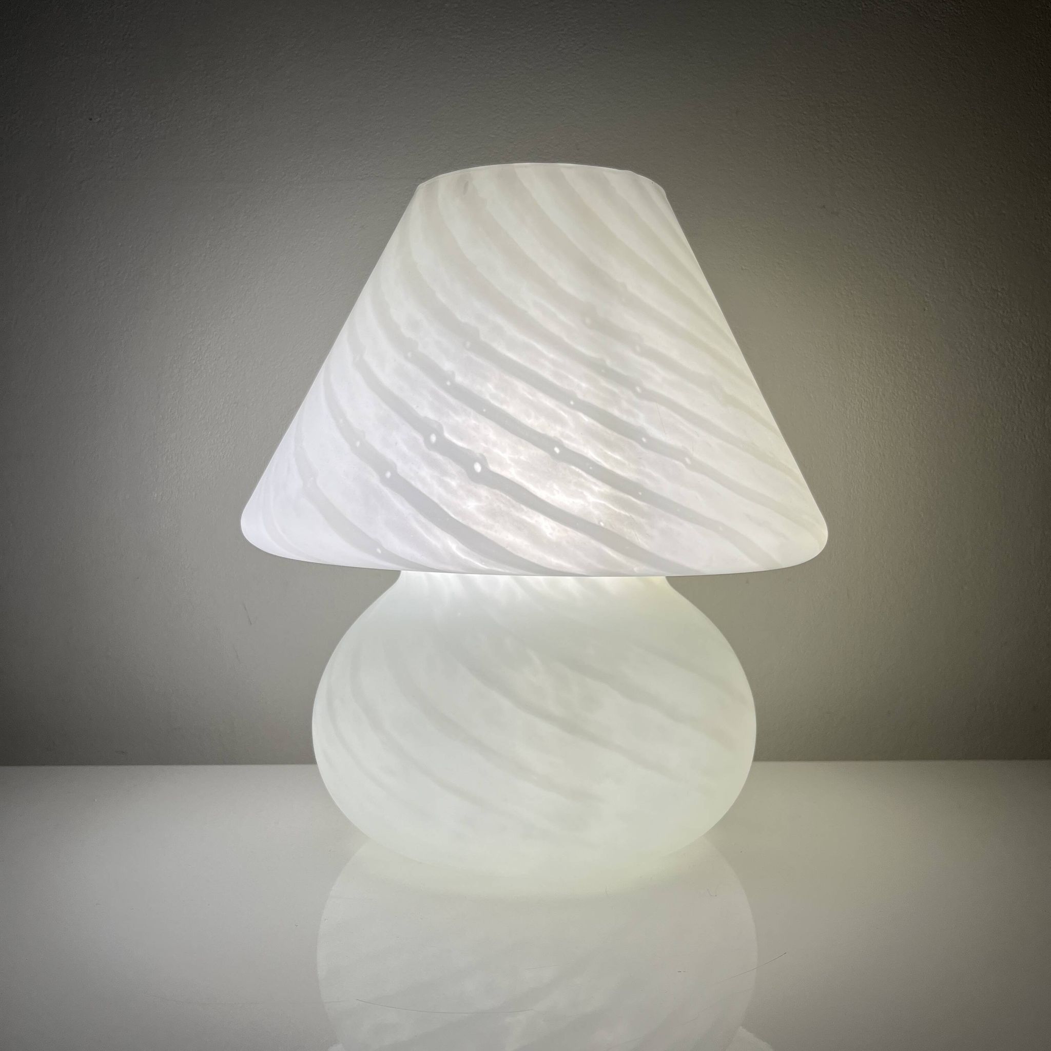 Lampe champignon Murano Italie vintage à décor de spirales