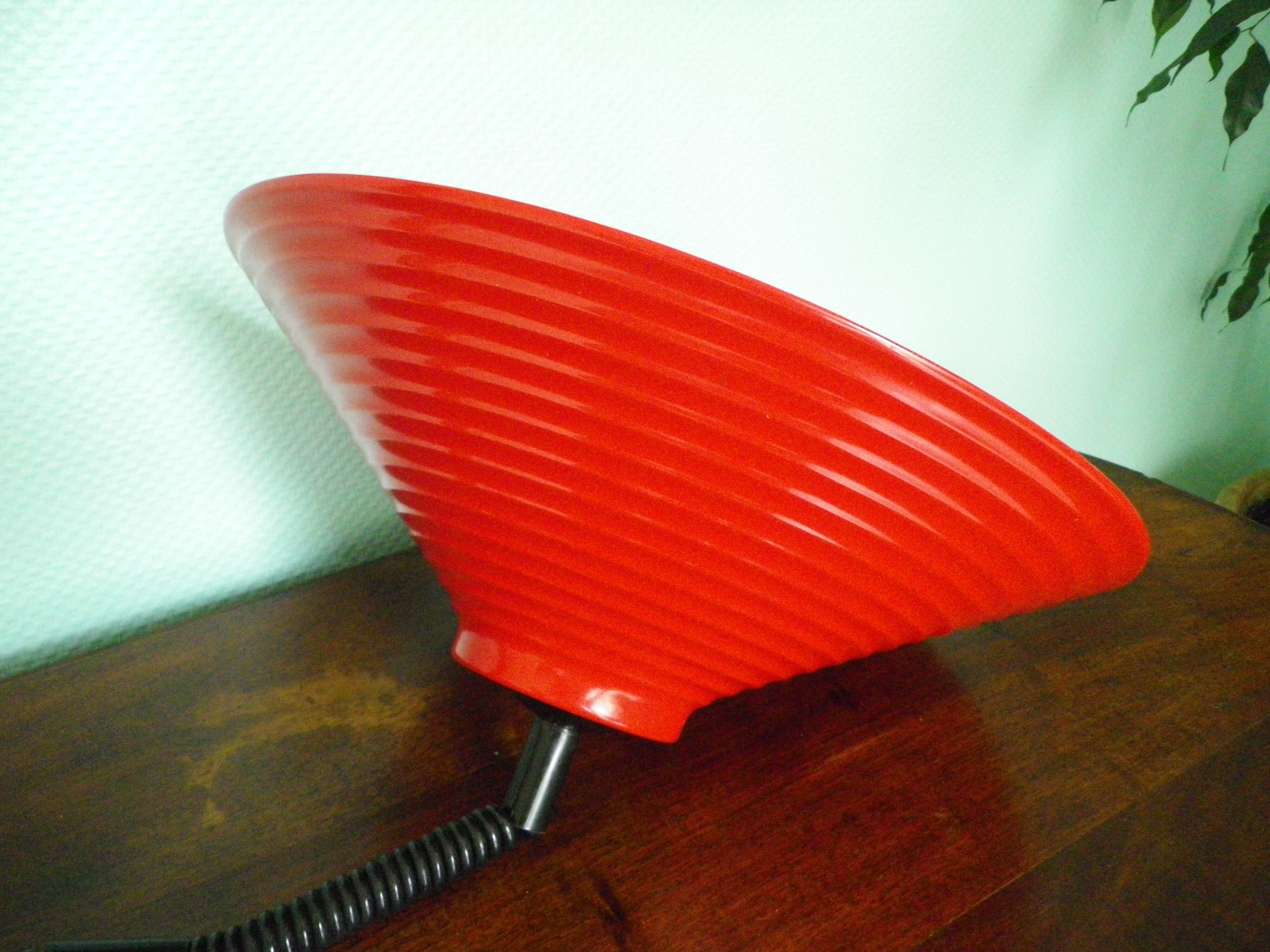 Red metal suspension with "up, down" system