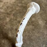 Patère murale en fonte de fer blanche