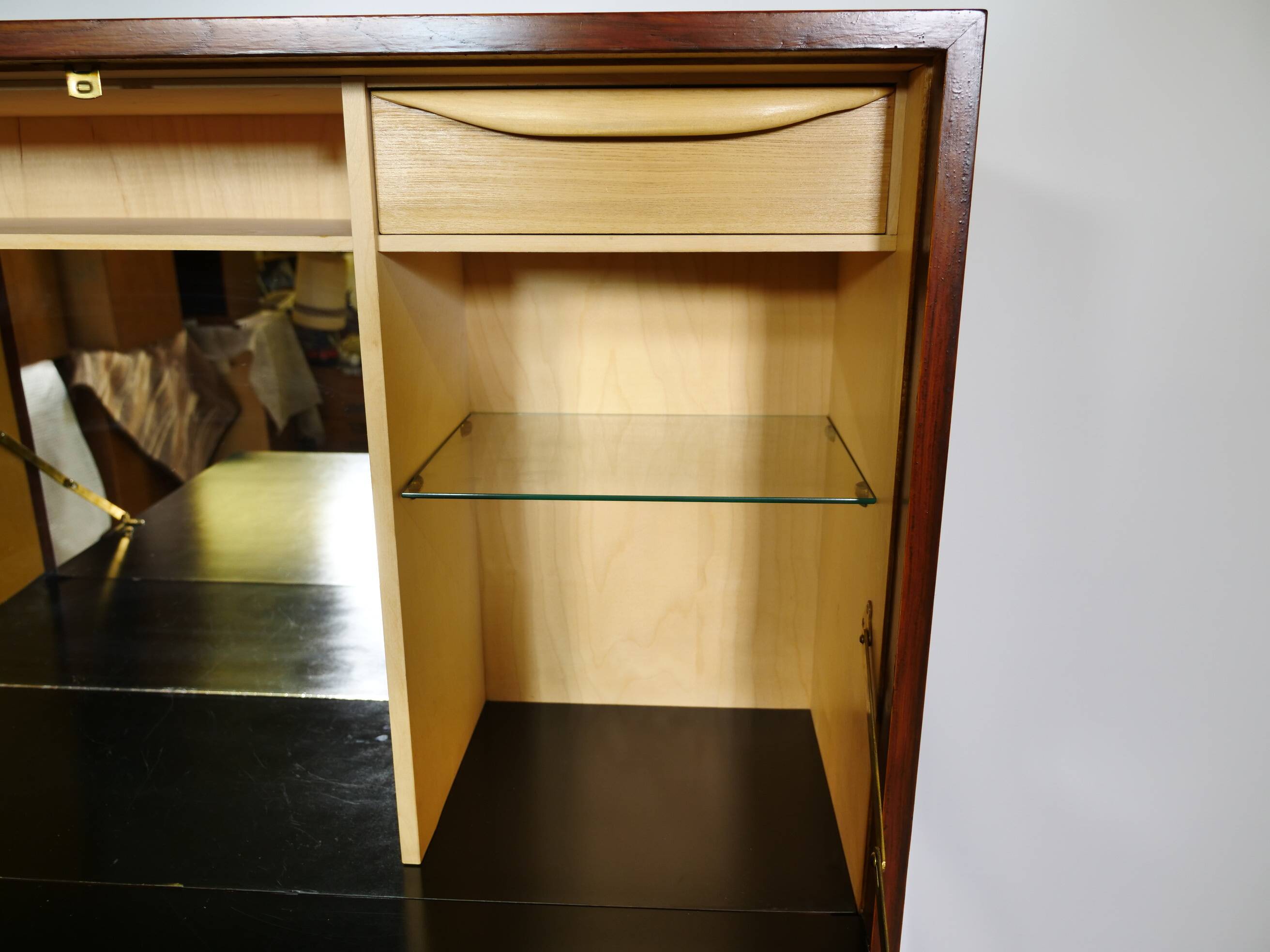 Cabinet de bar des années 60 en teck.
