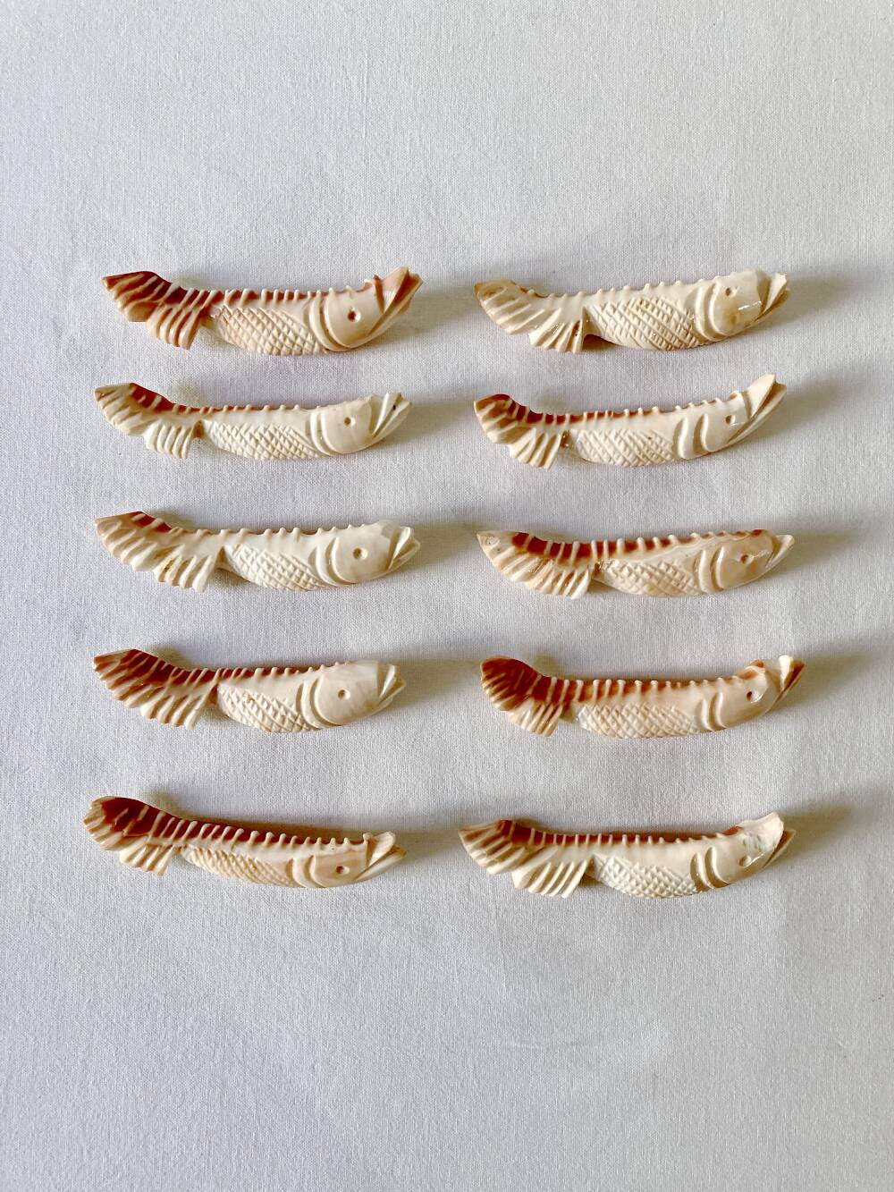10 fish-shaped knife holders