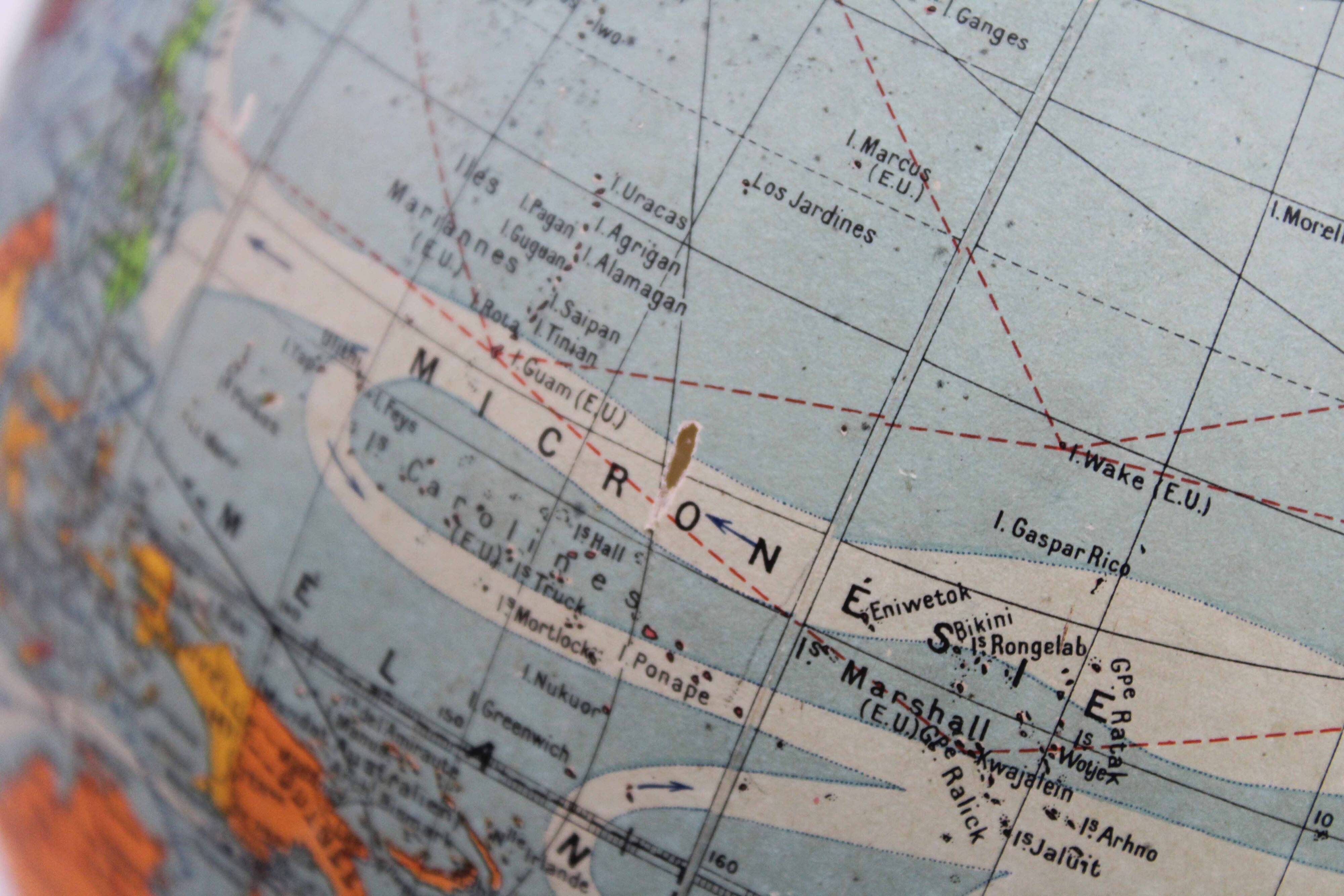 Mappemonde lumineuse en verre perrina, globe terrestre picquart