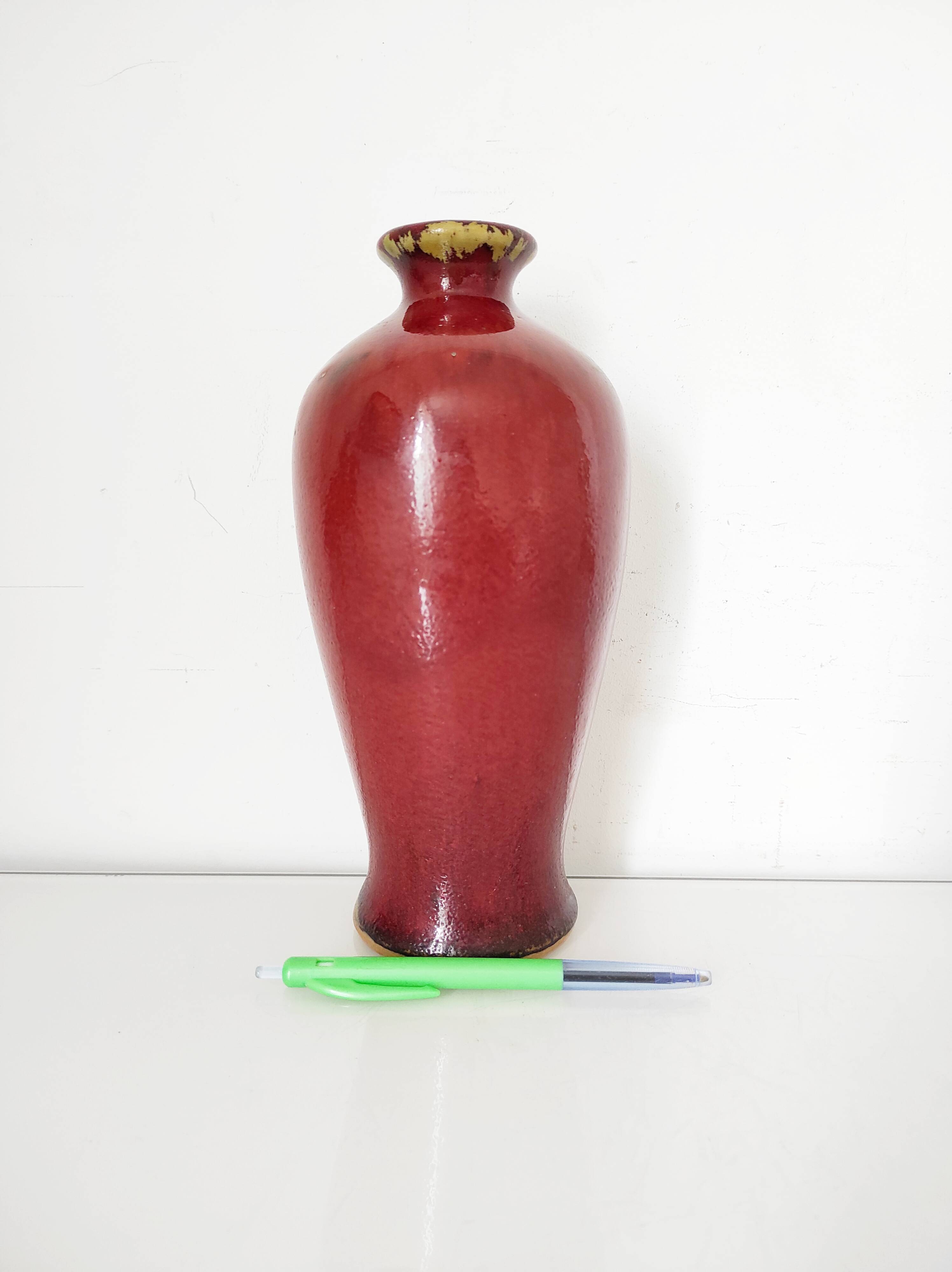 Chinese red ceramic vase 23 cm