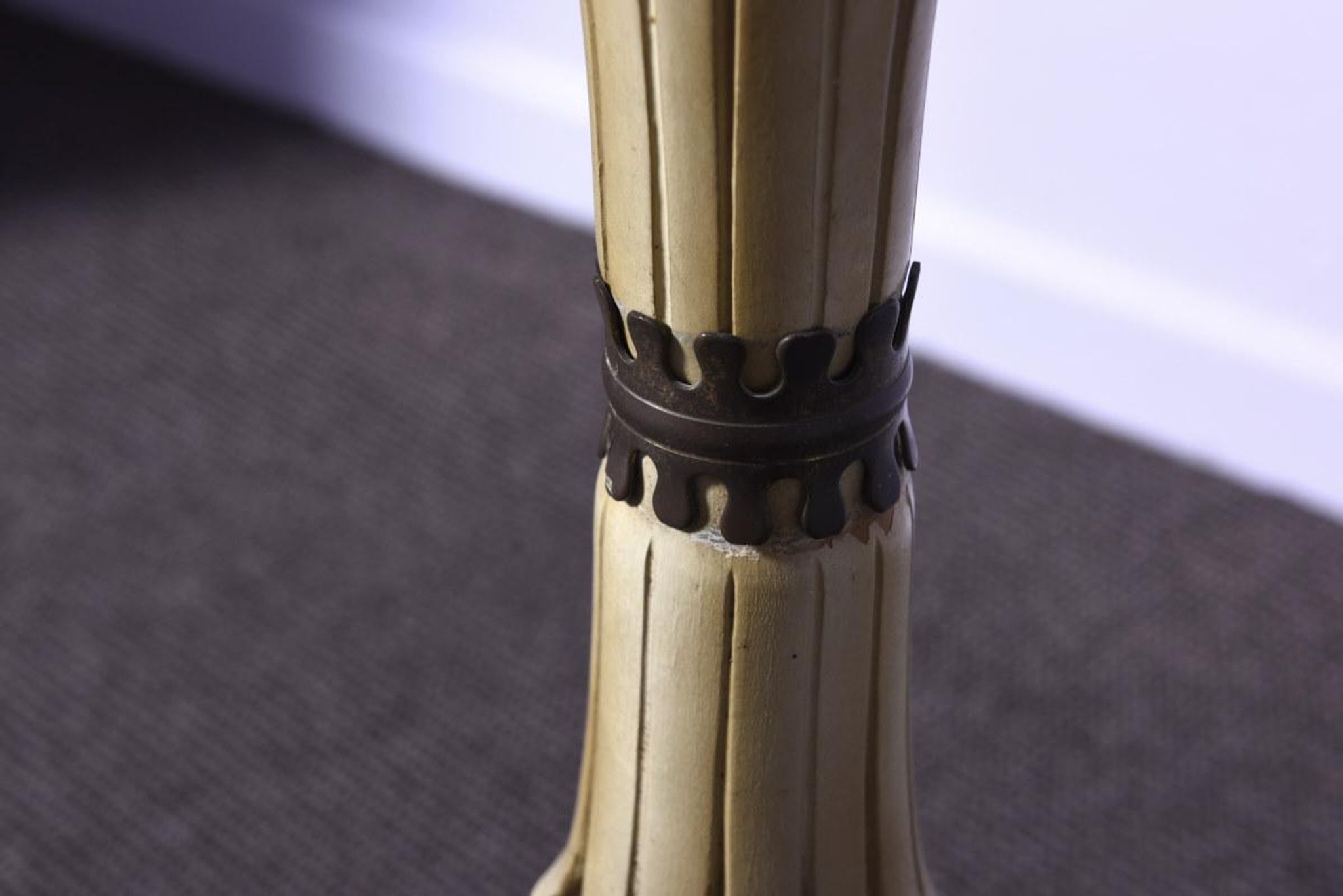 Lampadaire vintage en bois et en laiton Italie