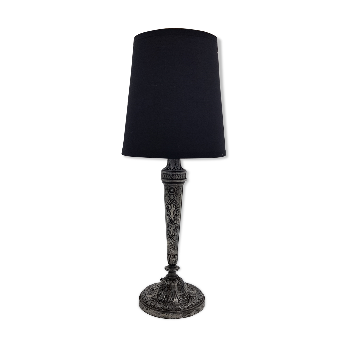 Bedside lamp in silver regulé rose decoration