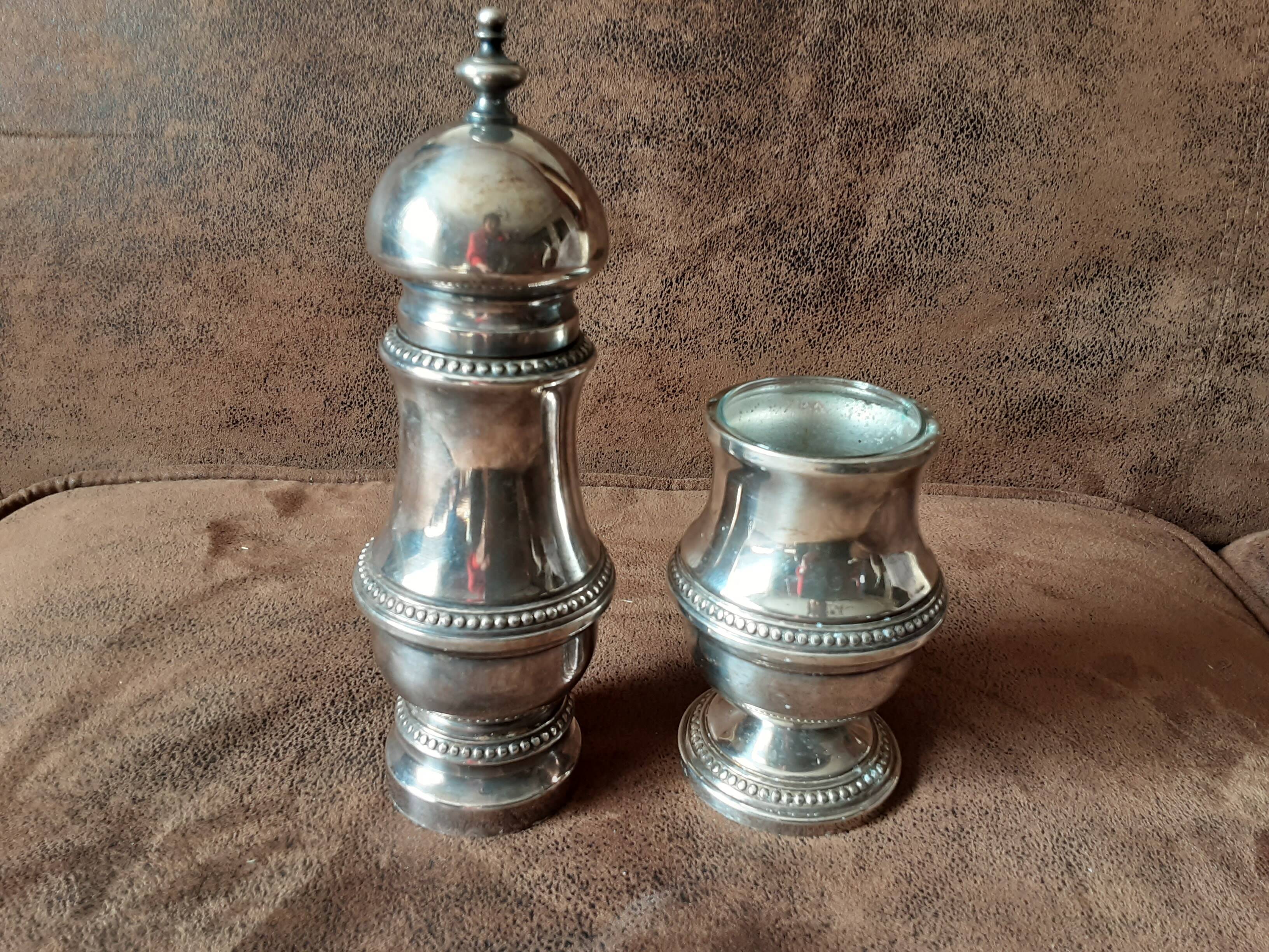 Ensemble salière et poivrière métal vintage