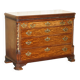 Commode George III vers 1770 en noyer par Thomas Chippendale