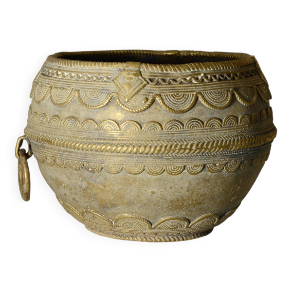 Pot ethnique en bronze ancien, fabrication artisanale d’Inde