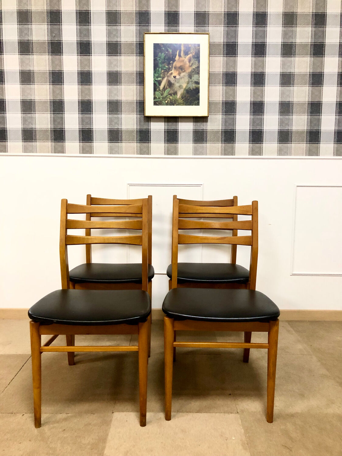 4 Scandinavian chairs seated skaï