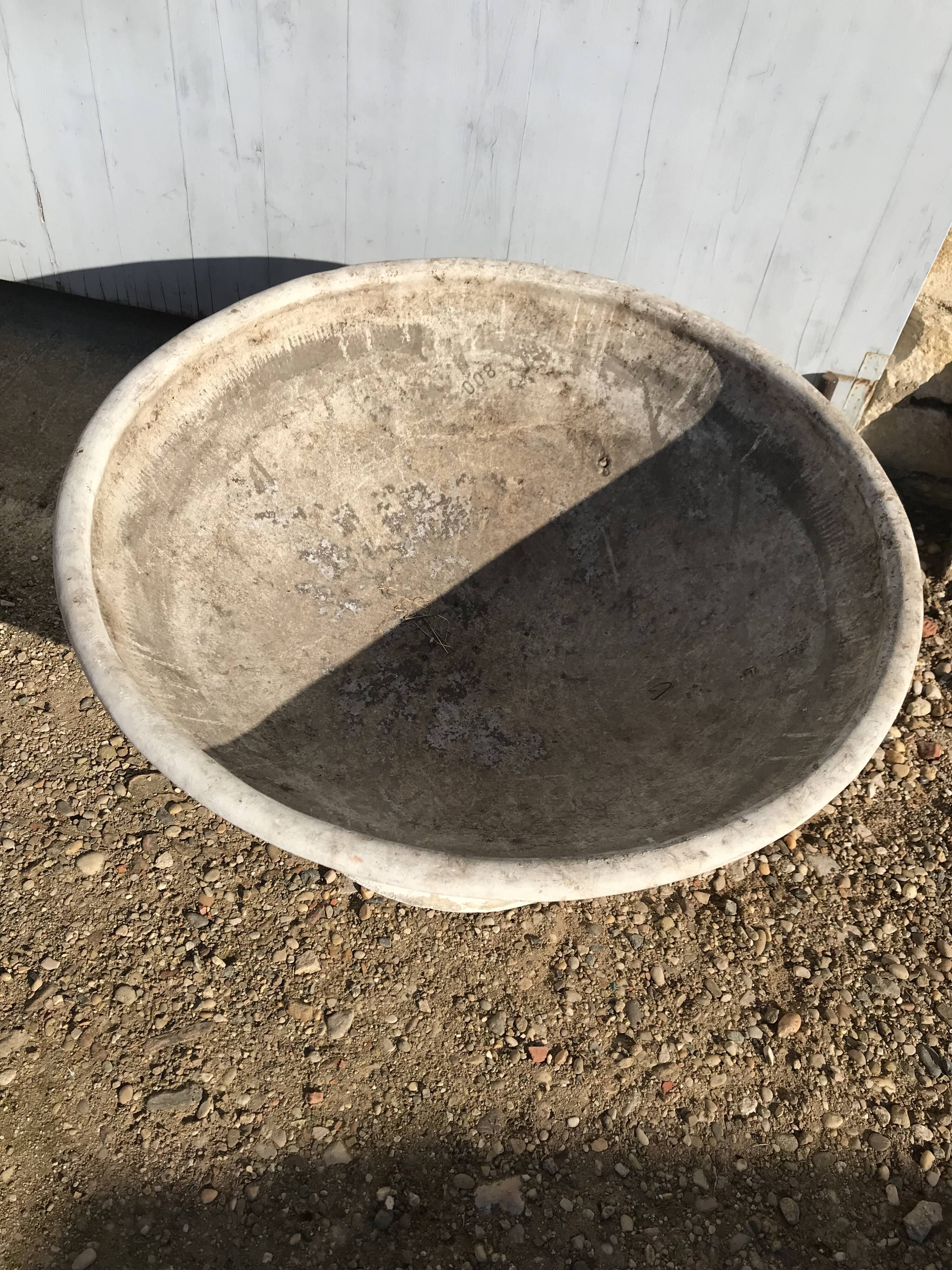 Pair of saucers garden pots