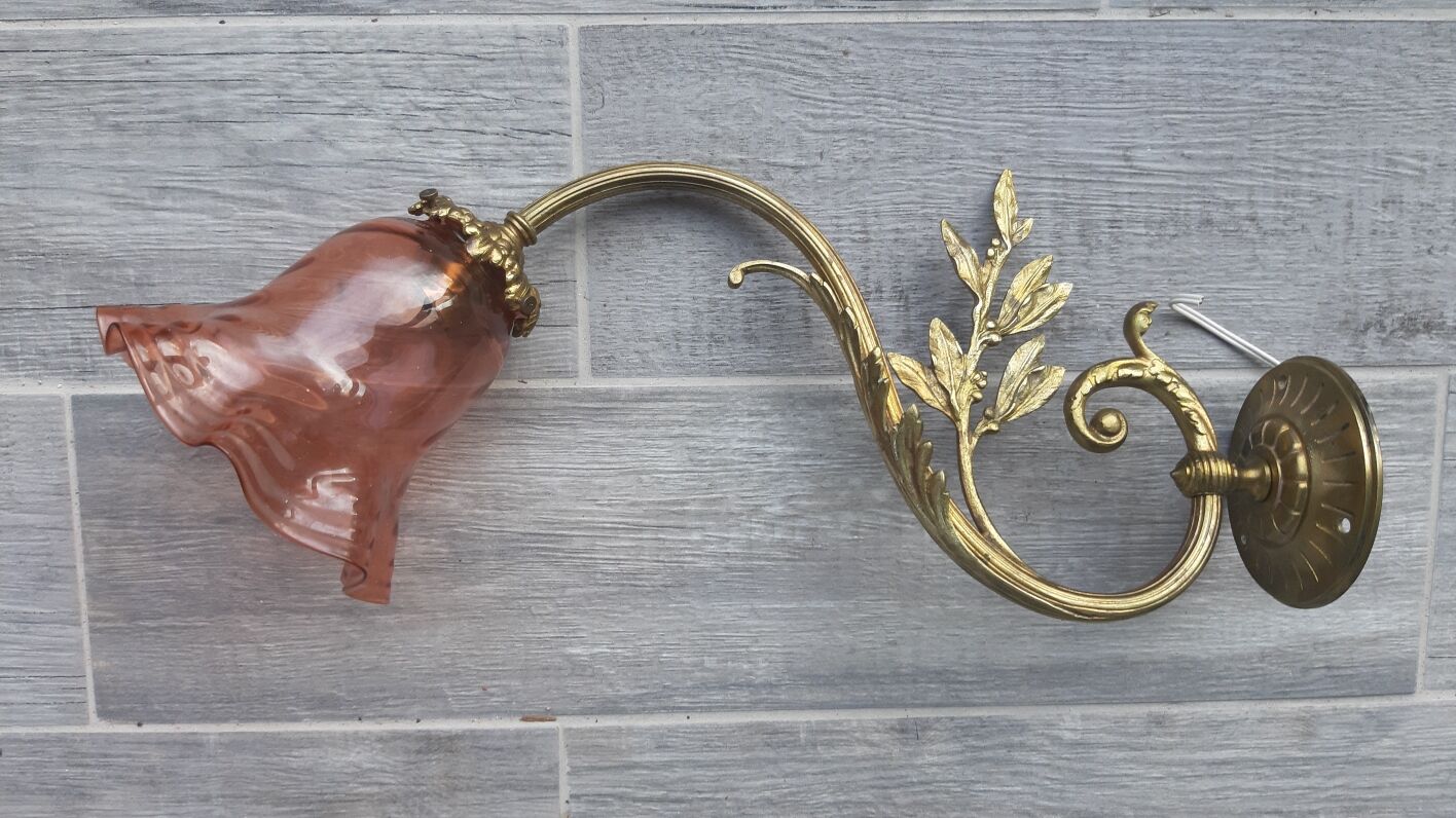 Bronze wall lamp