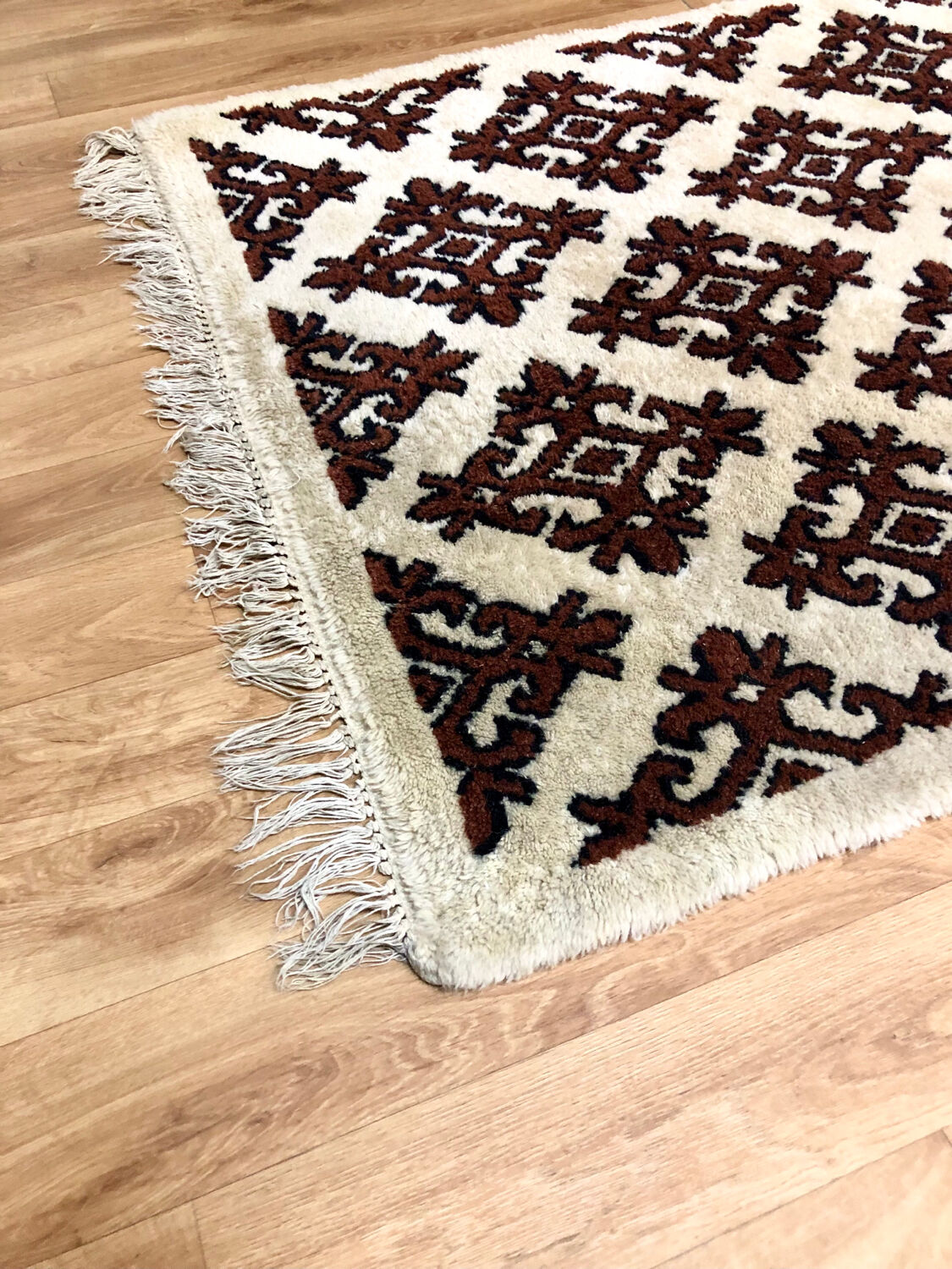 Beige carpet ethnic motifs - 157 x 91 cm