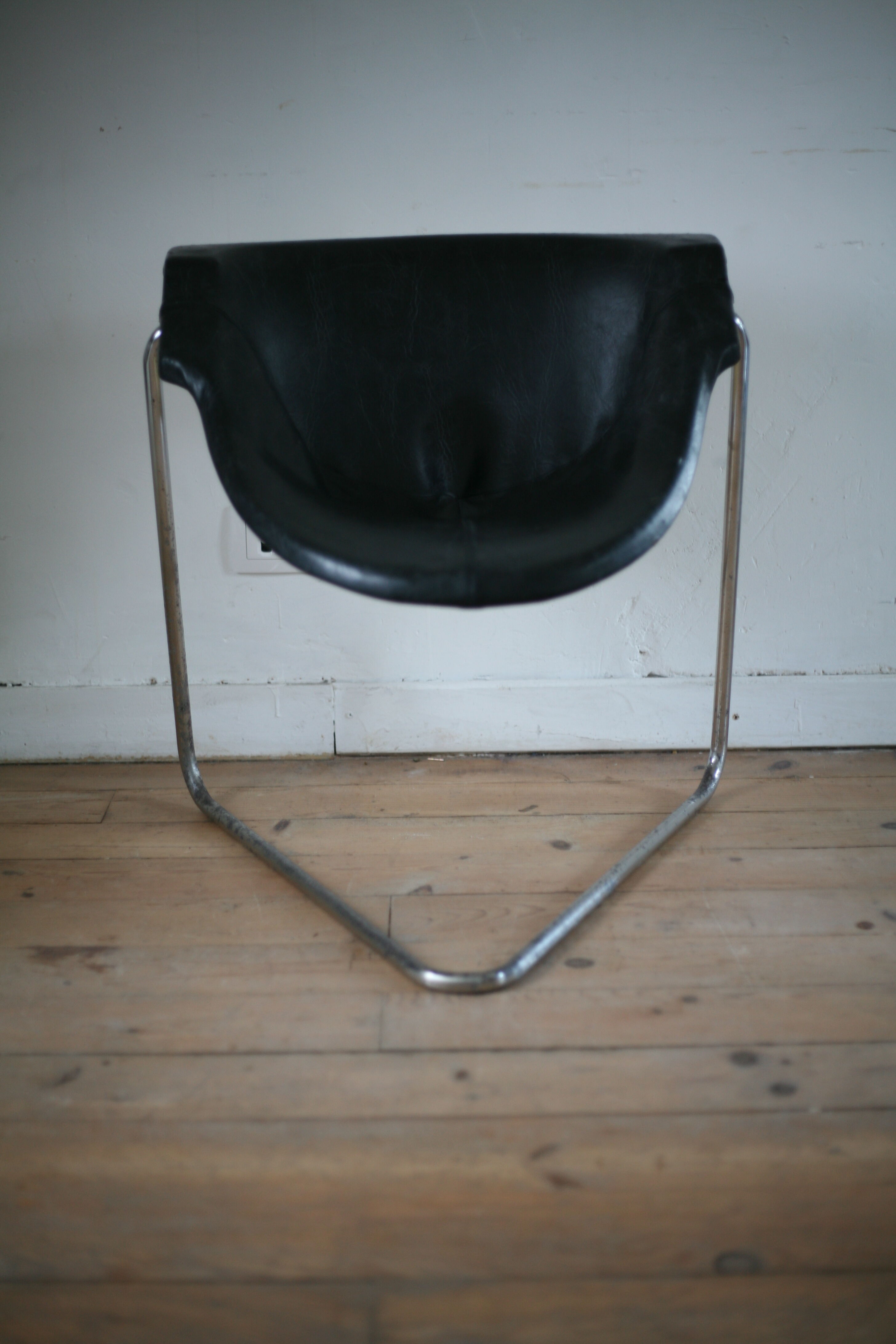 Pussycat chair, Steiner edition, design by Kwok Hoi Chan, France , 1969