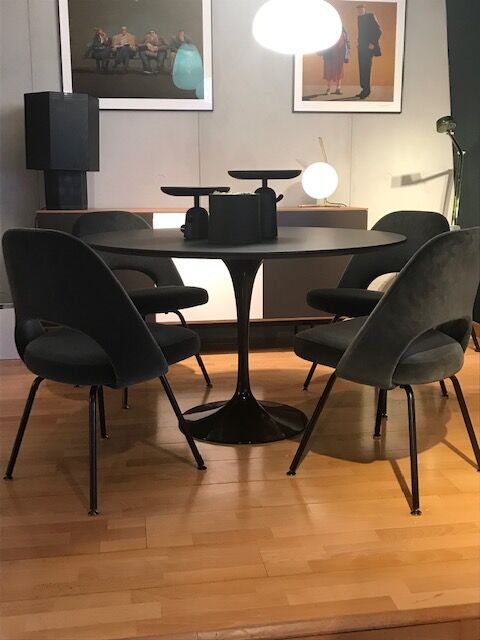 Tulip table by Eero Saarinen for Knoll