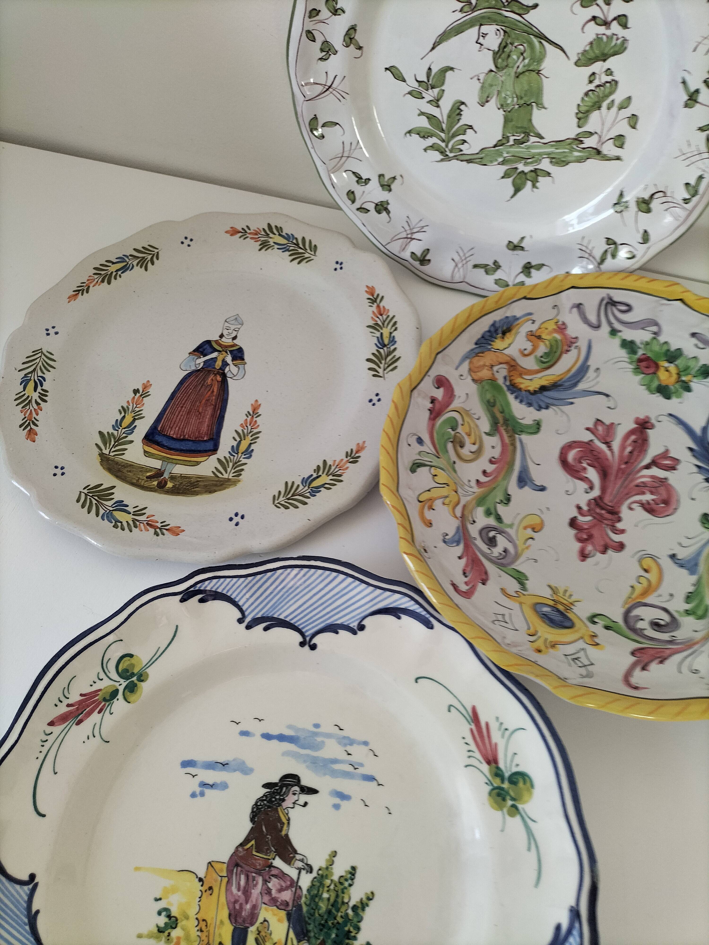 4 hand-painted earthenware plates in a holiday home style