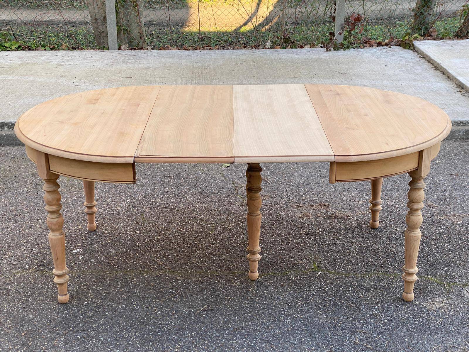 Renovated Louis Philippe round extendable dining table 118-200cm 19th century