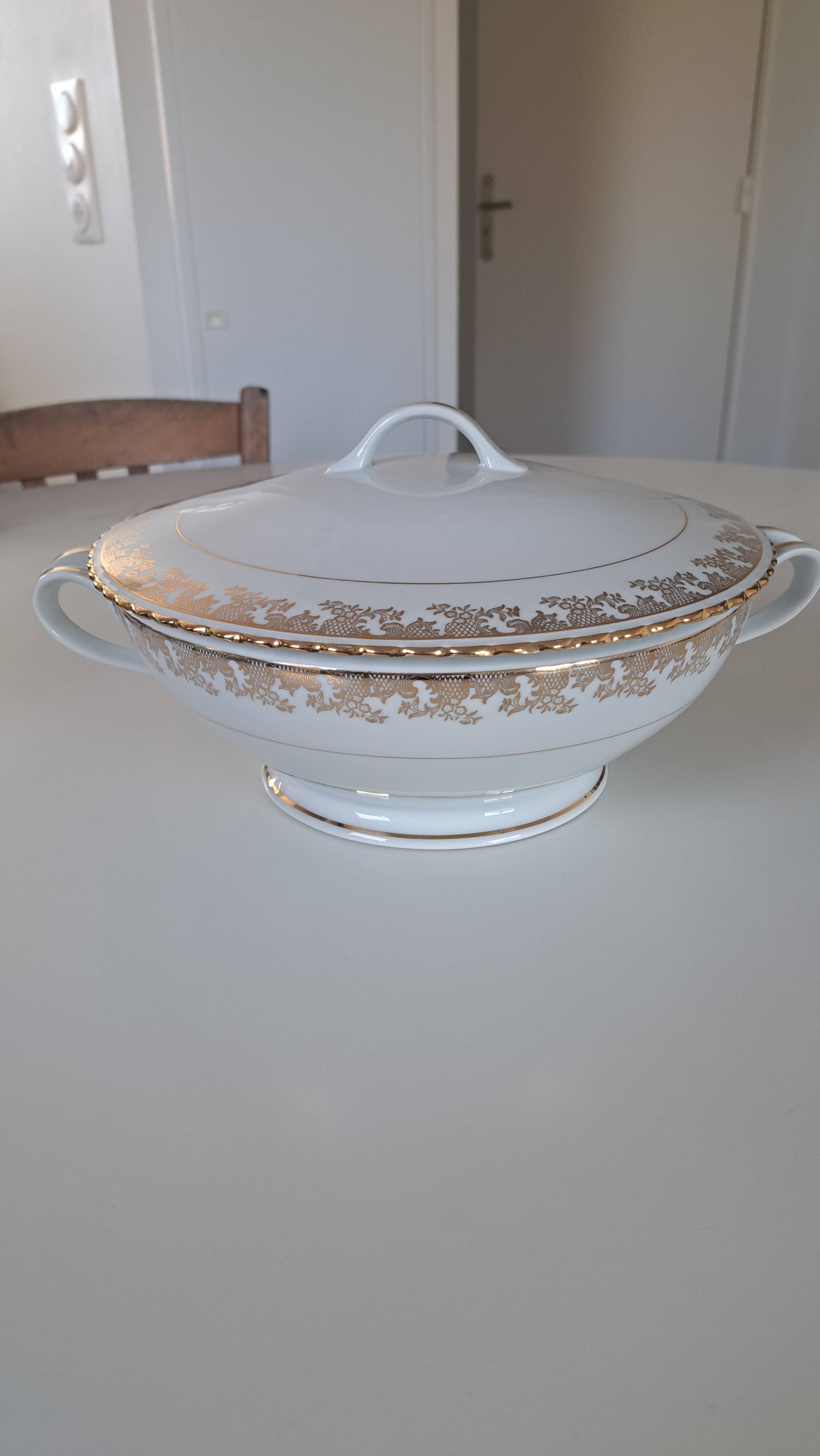 ADP ROYAL soup tureen gilded with gold Limoges porcelain